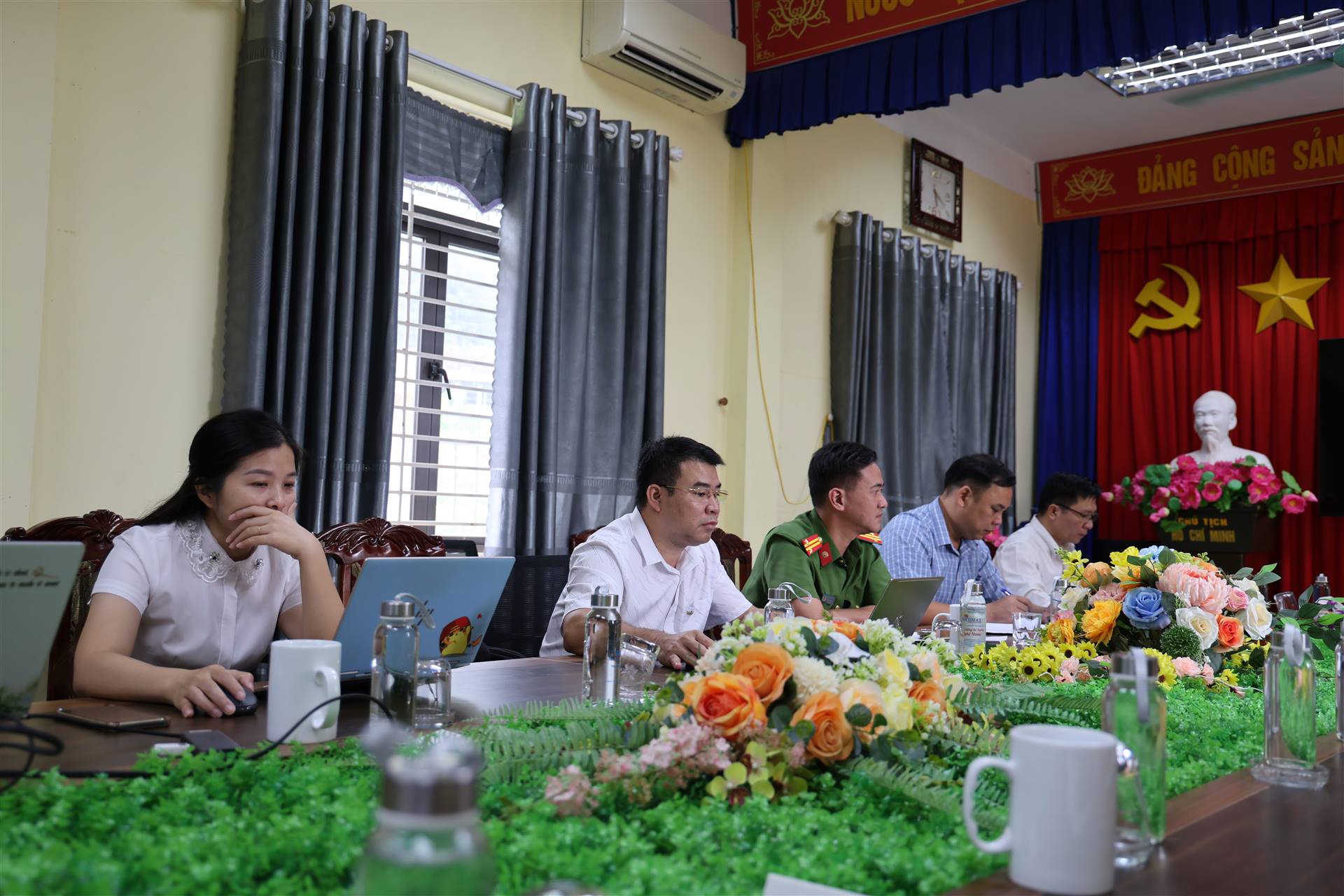 Anh-tin-bai