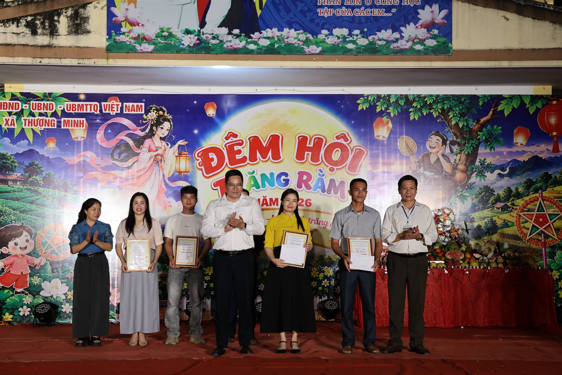 Anh-tin-bai