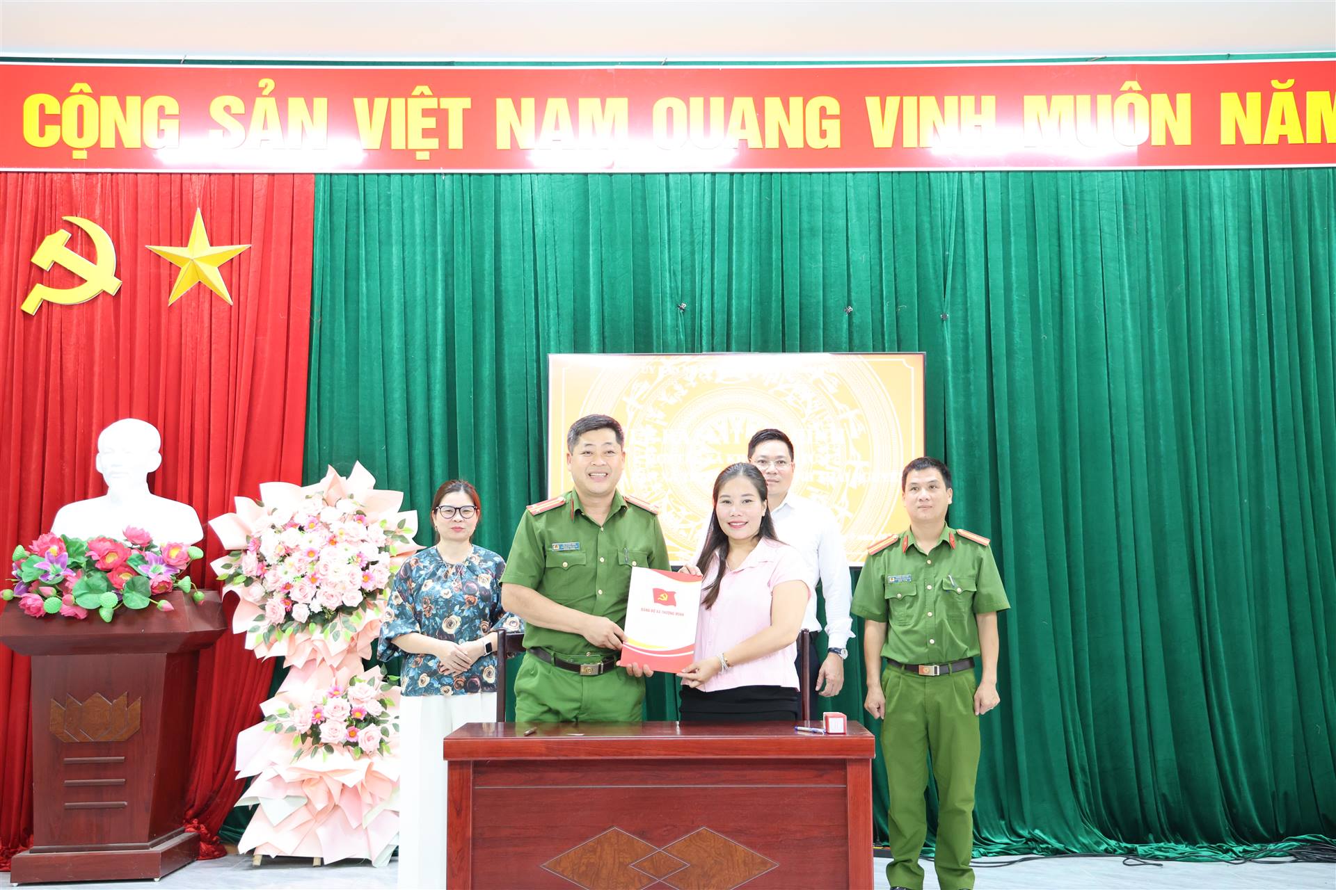Anh-tin-bai