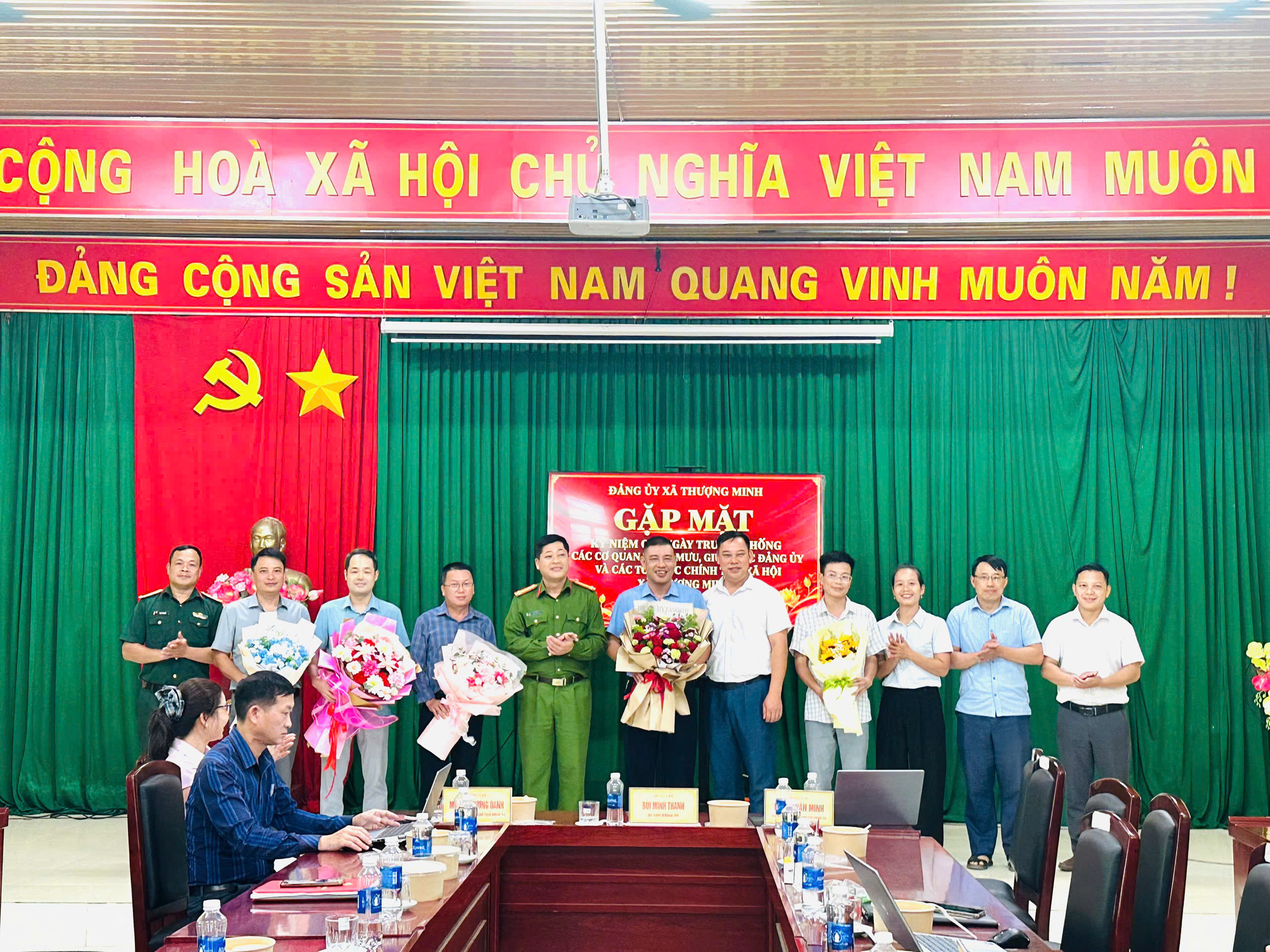 Anh-tin-bai