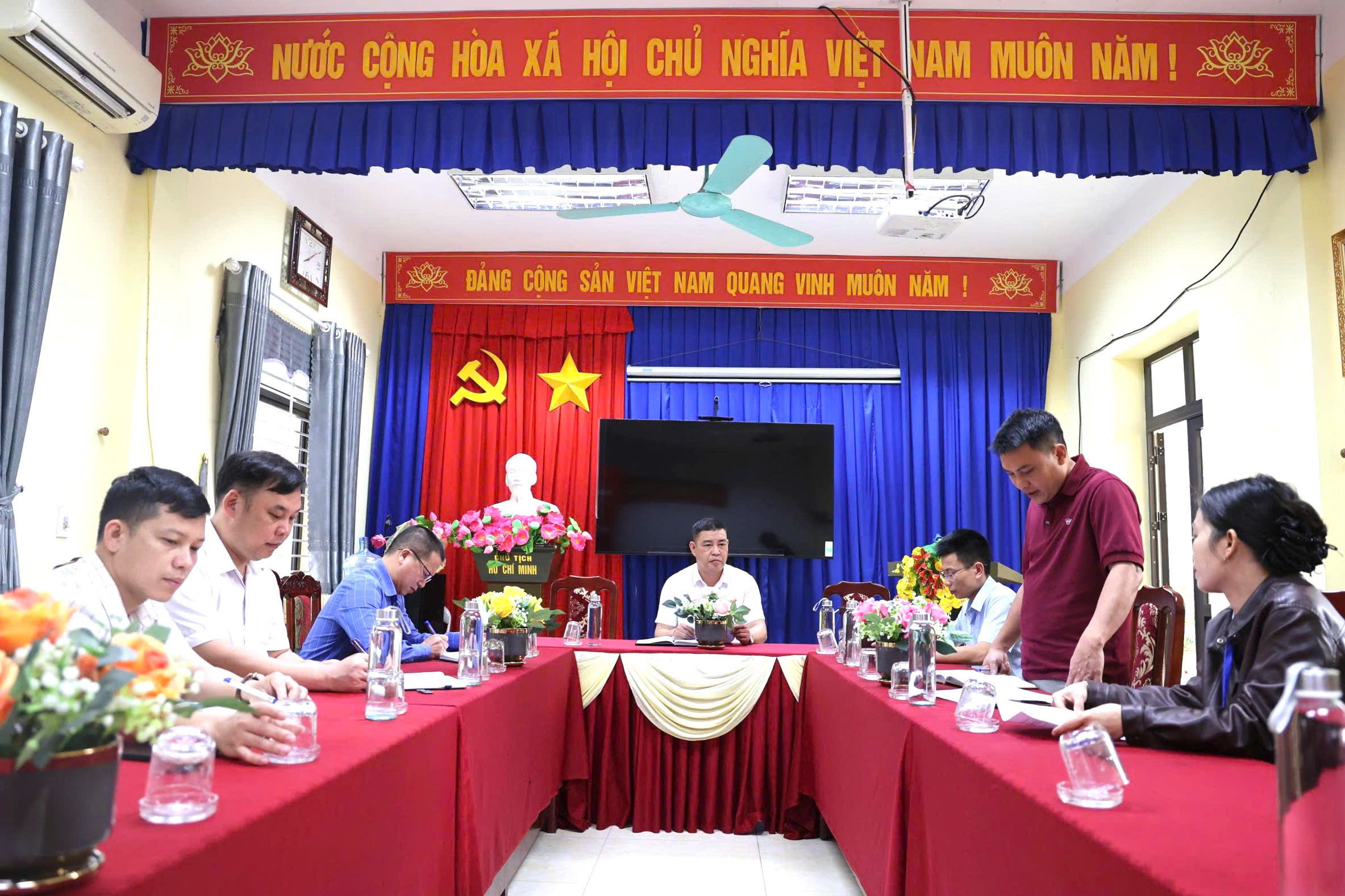 ỦY BAN KIỂM TRA ĐẢNG ỦY XÃ TỔ CHỨC HỘI NGHỊ CÔNG BỐ QUYẾT ĐỊNH XÁC MINH TÀI SẢN, THU NHẬP NĂM 2026.