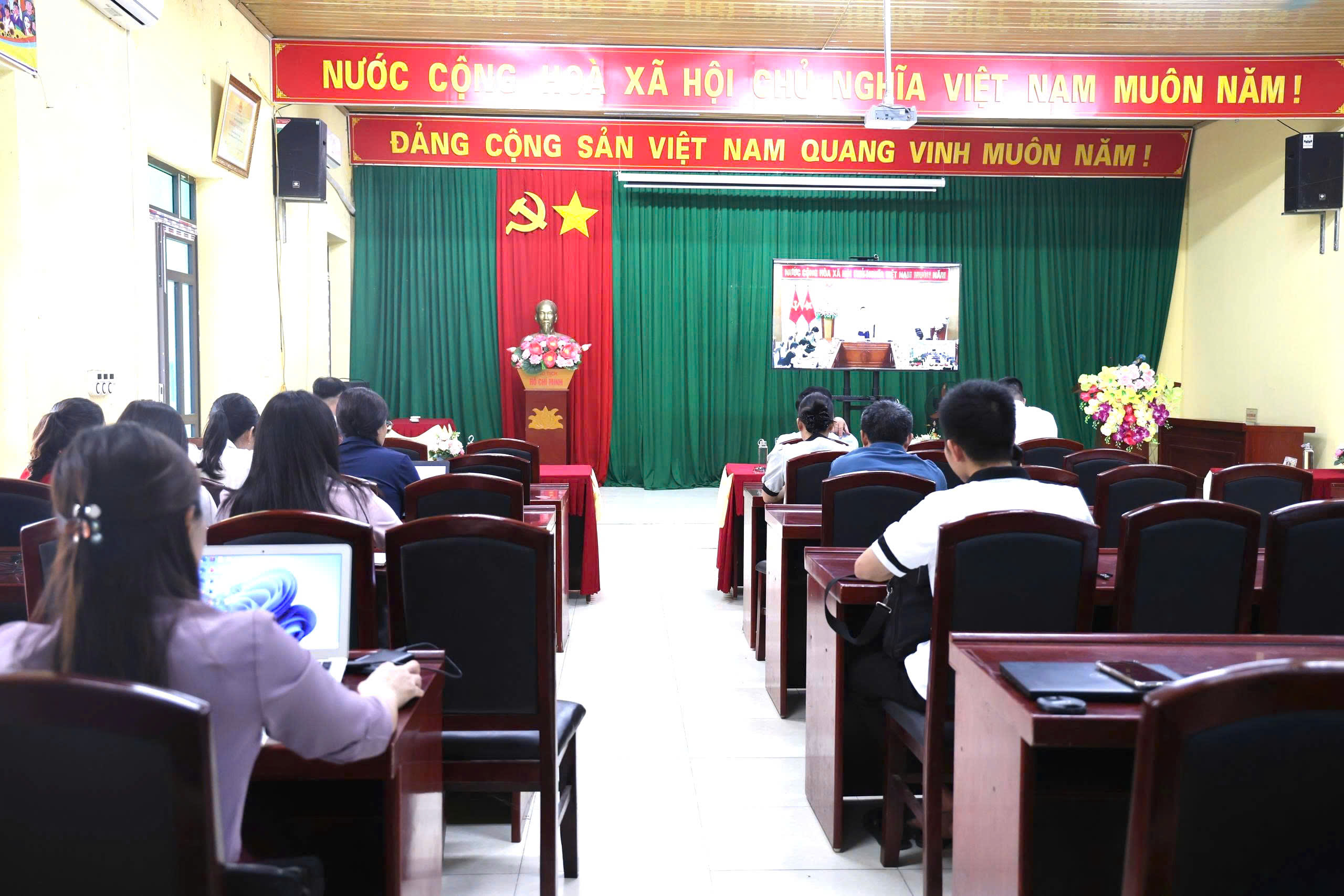 THƯỢNG MINH THAM DỰ HỘI NGHỊ TRỰC TUYẾN TRIỂN KHAI PHƯƠNG ÁN SẮP XẾP, XỬ LÝ TÀI SẢN CÔNG