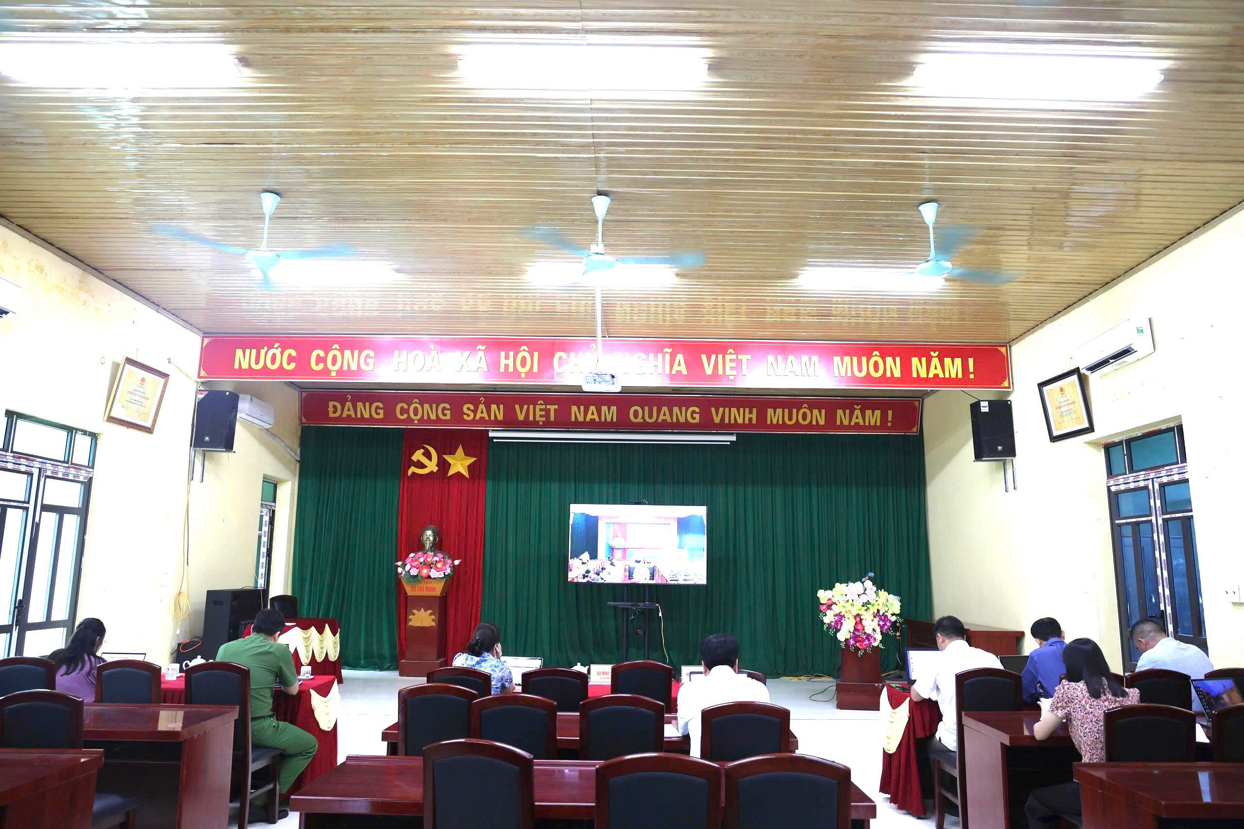 Thượng Minh dự Hội nghị trực tuyến tăng cường triển khai phân cấp, phân quyền cho cơ sở và giao ban với Đảng bộ các xã, phường