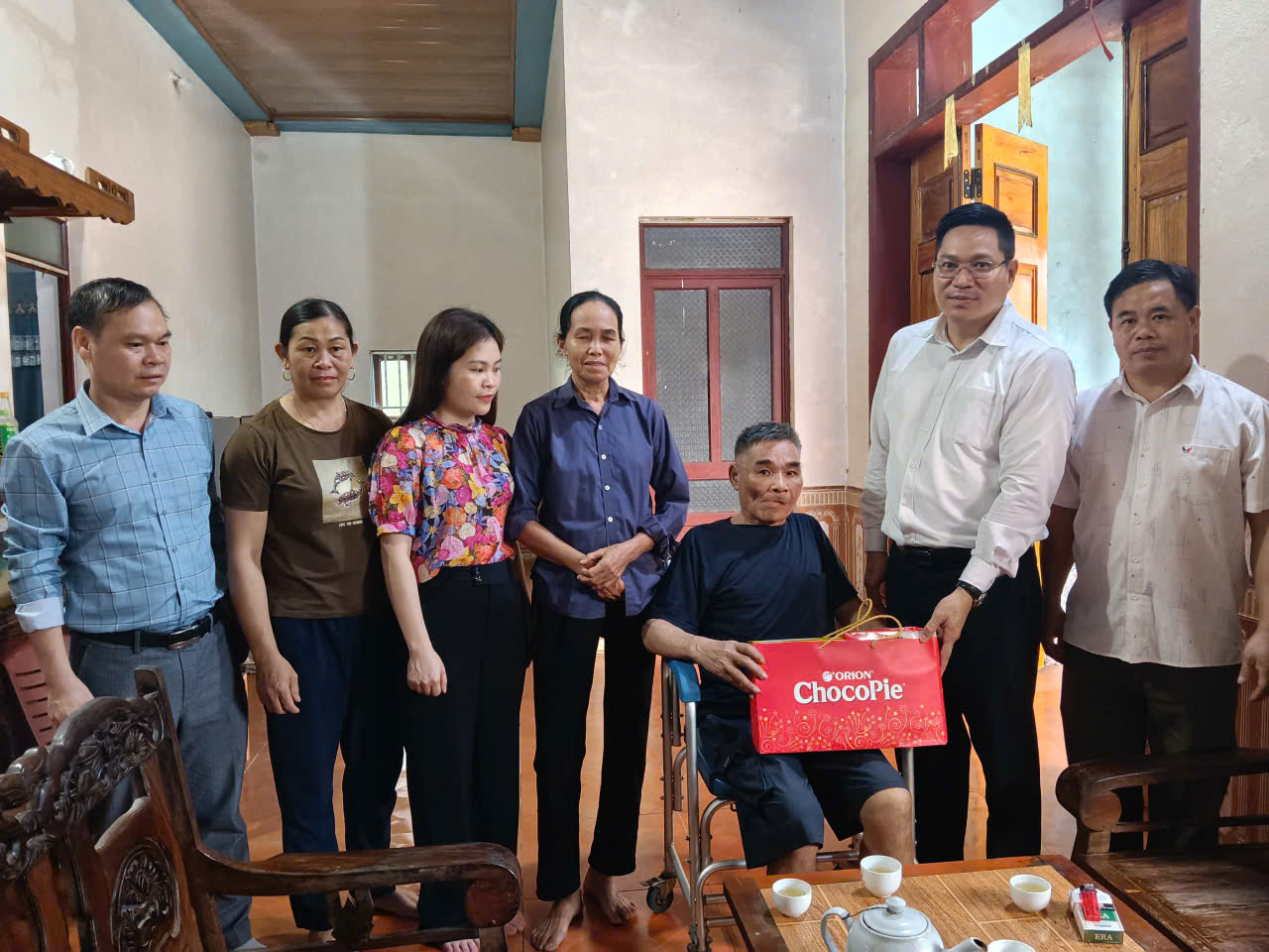 LÃNH ĐẠO XÃ THƯỢNG MINH THĂM VÀ TẶNG QUÀ NGƯỜI KHUYẾT TẬT TRÊN ĐỊA BÀN