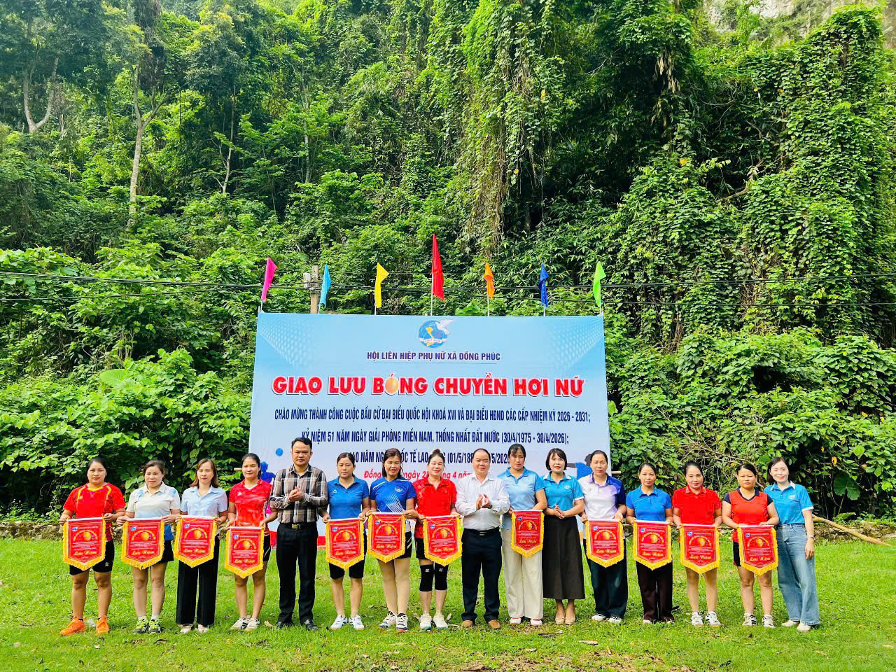 HỘI LHPN XÃ ĐỒNG PHÚC TỔ CHỨC GIAO LƯU BÓNG CHUYỀN HƠI NỮ