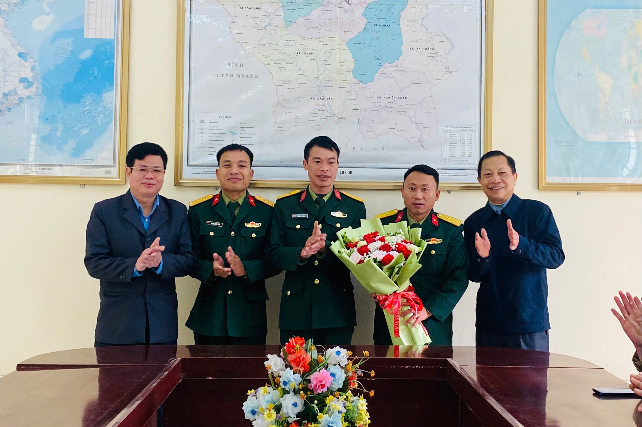 Anh-tin-bai