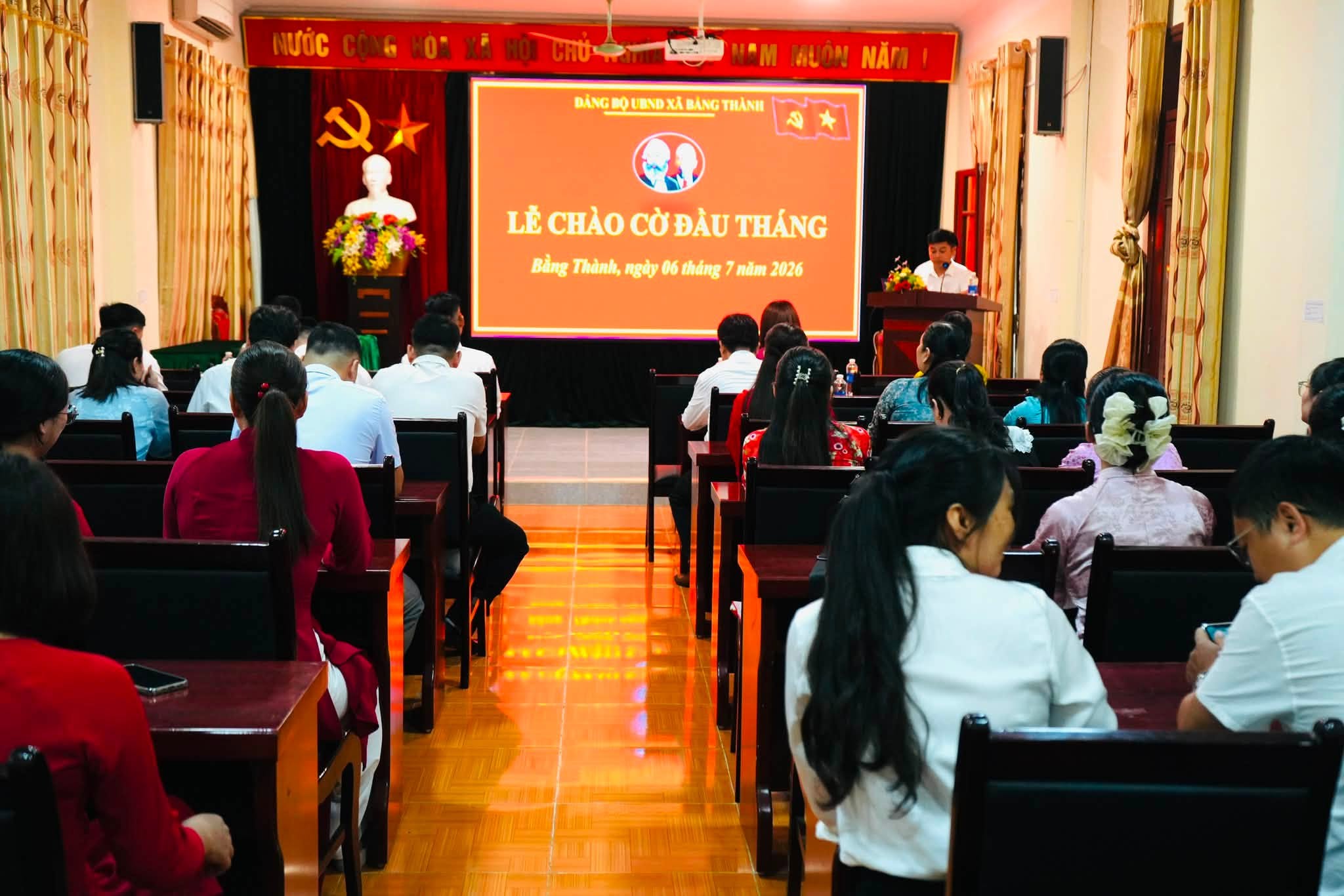 ĐẢNG BỘ UBND XÃ BẰNG THÀNH TỔ CHỨC LỄ CHÀO CỜ VÀ SINH HOẠT DƯỚI CỜ THÁNG 7 NĂM 2026 