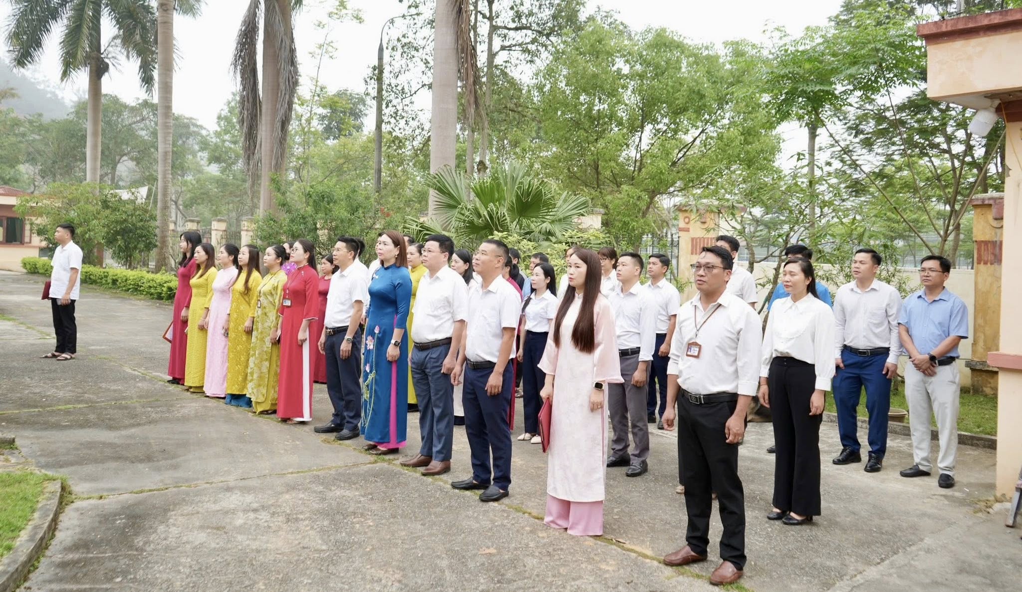 ĐẢNG BỘ UBND XÃ BẰNG THÀNH TỔ CHỨC LỄ CHÀO CỜ ĐẦU THÁNG 4/2026