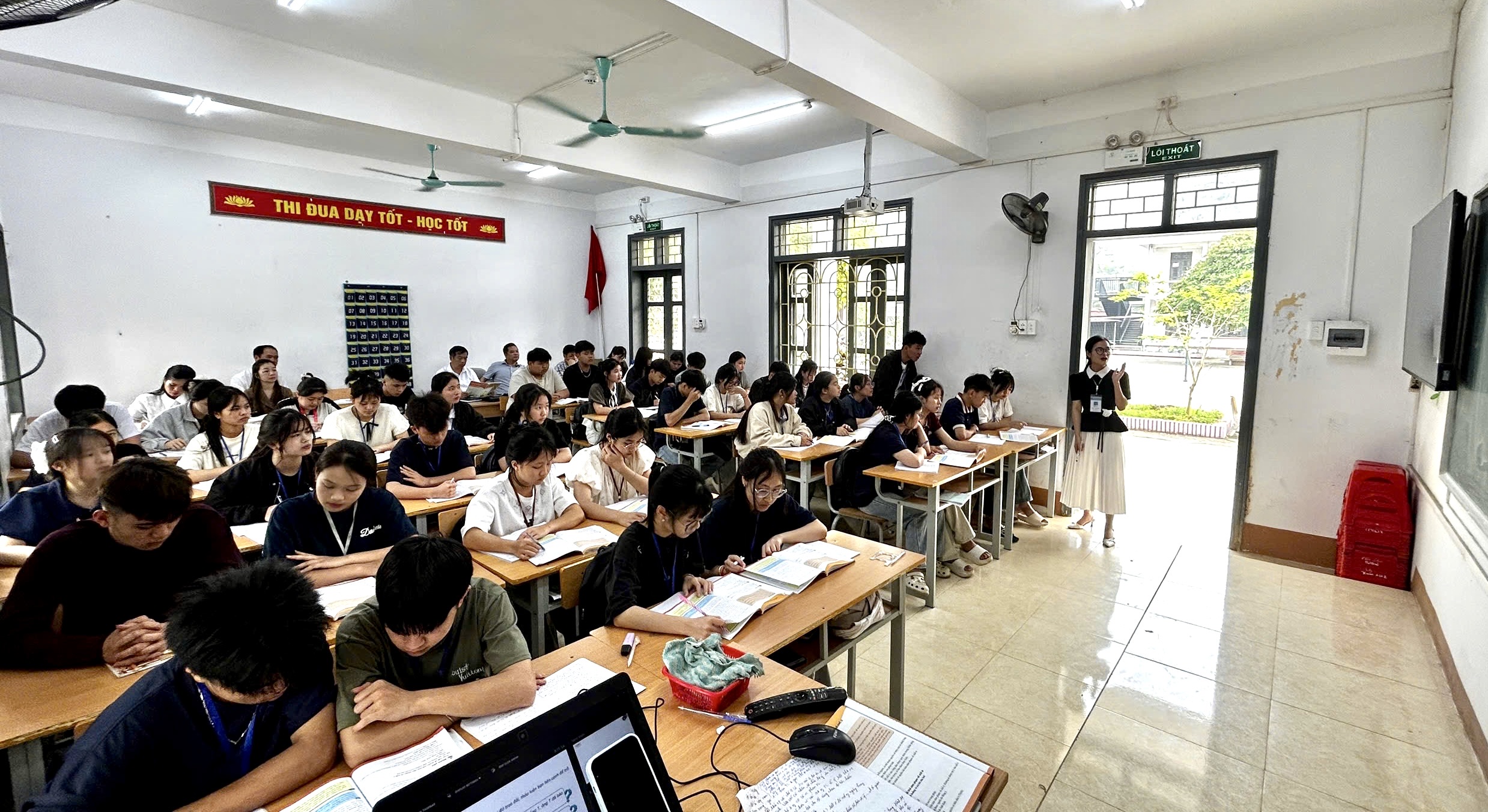 Anh-tin-bai