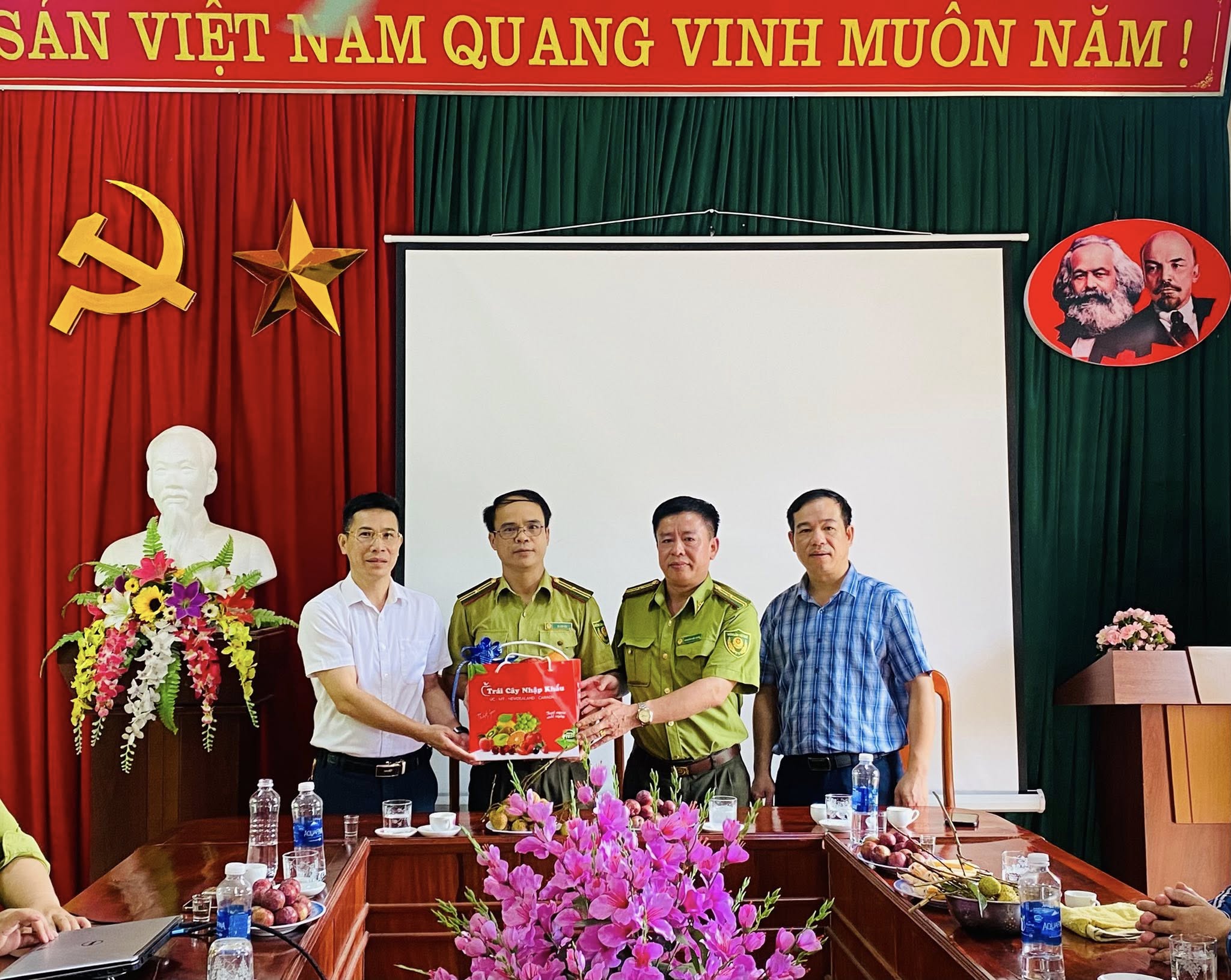 Anh-tin-bai