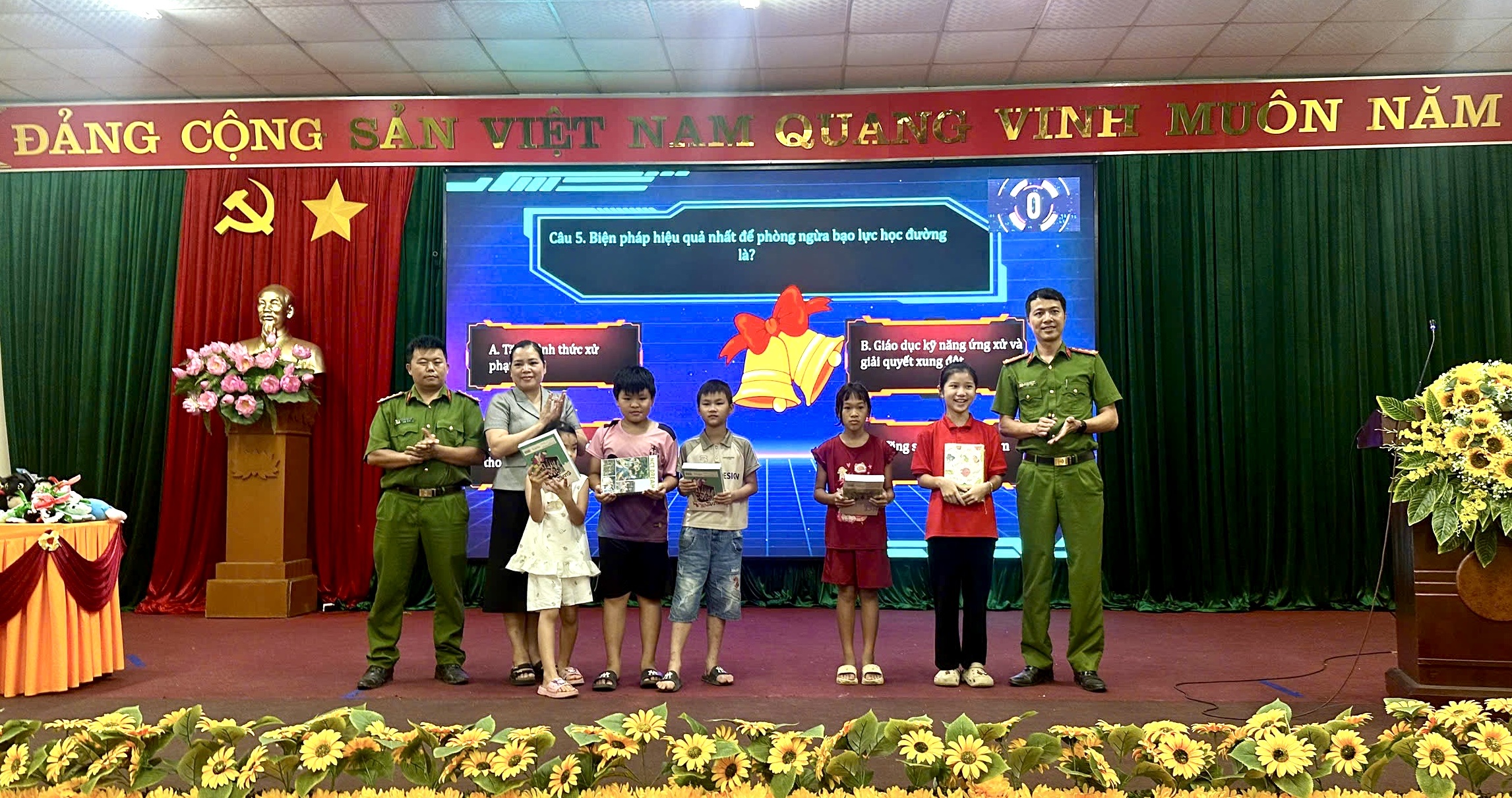 Anh-tin-bai