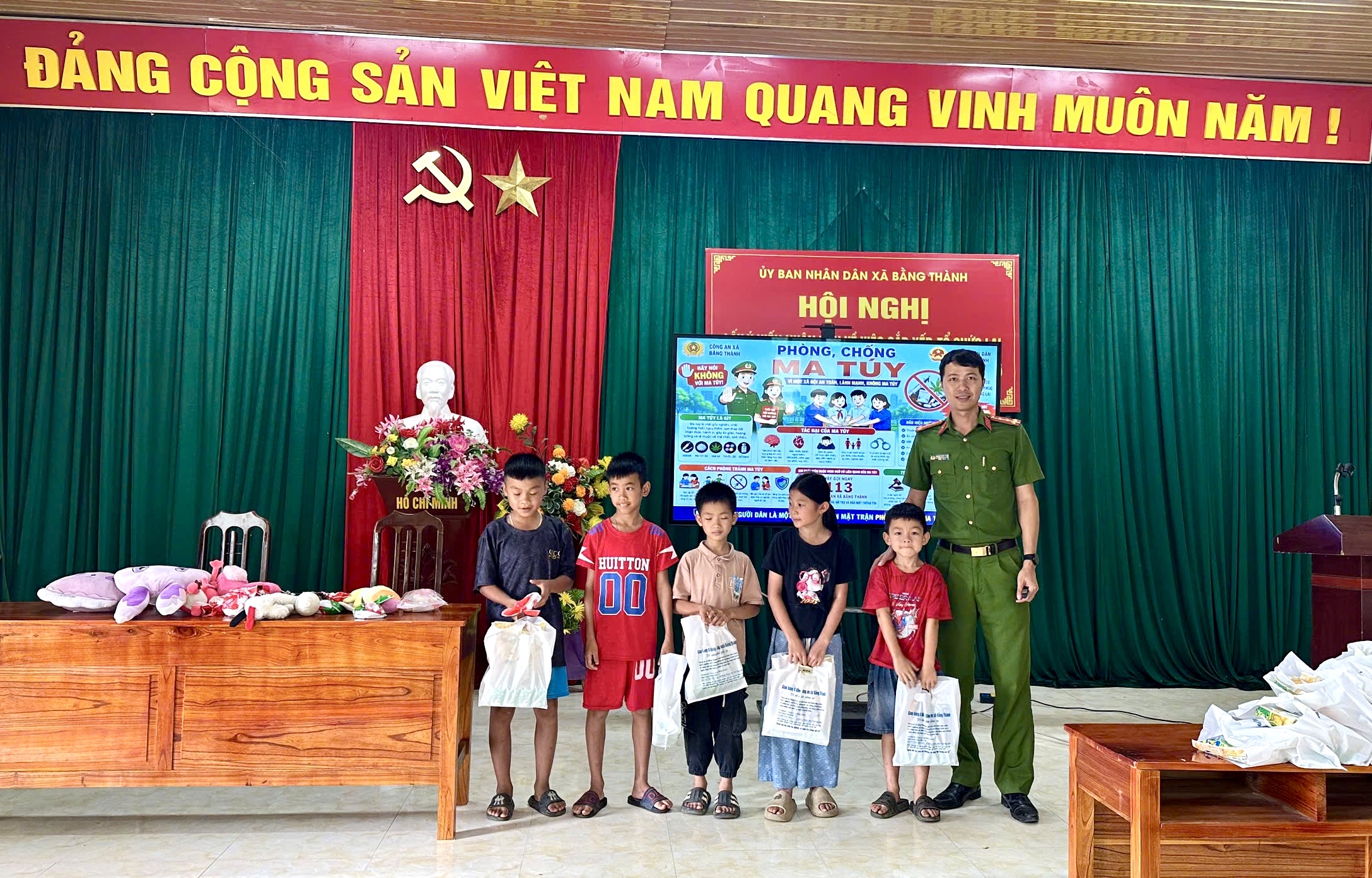 Anh-tin-bai