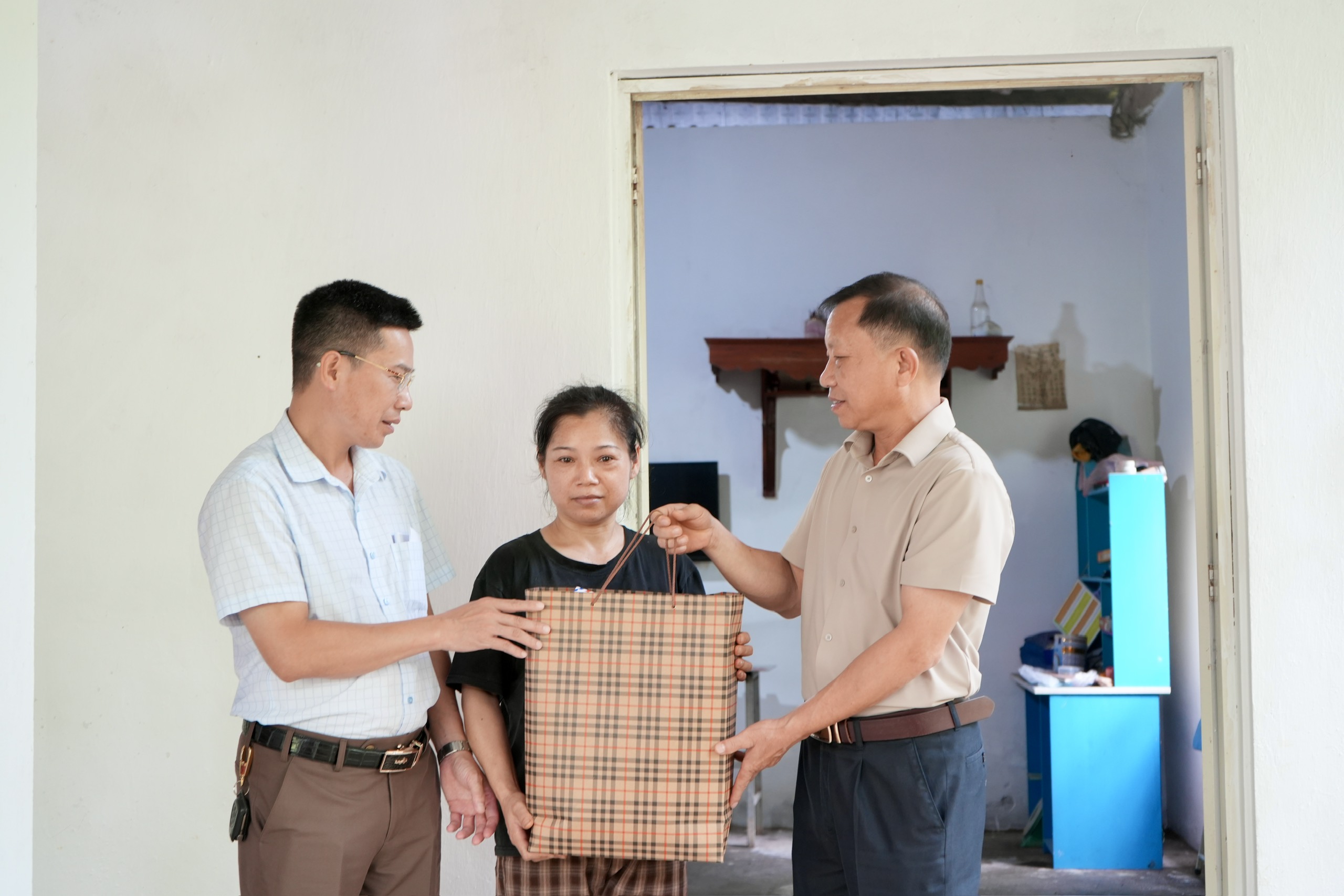 Anh-tin-bai