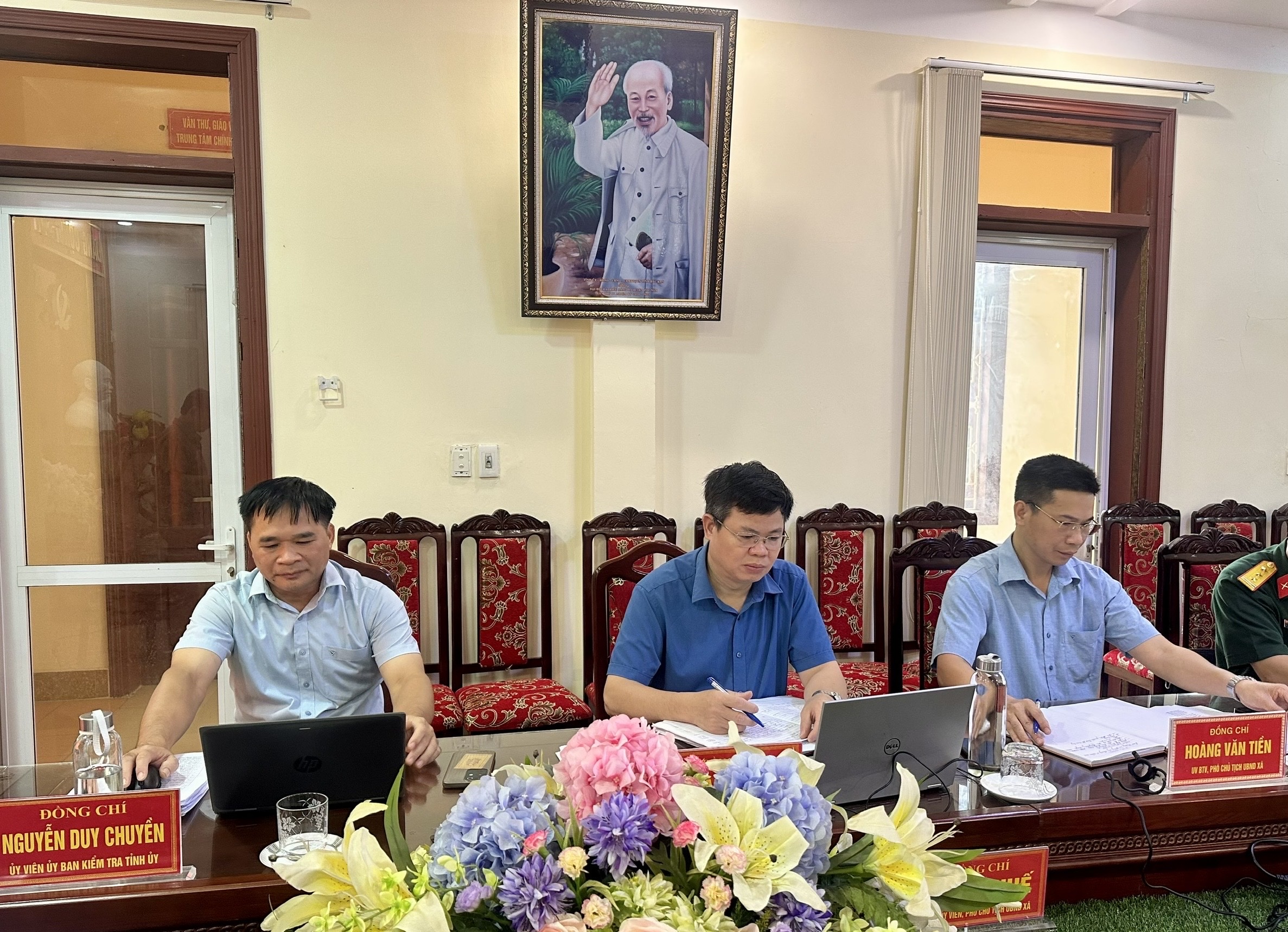 Anh-tin-bai
