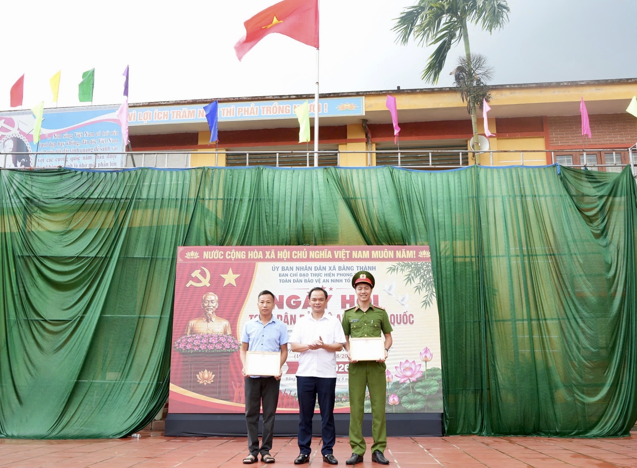 Anh-tin-bai