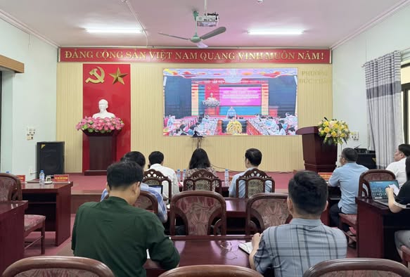 PHƯỜNG ĐỨC XUÂN DỰ HỘI NGHỊ TRỰC TUYẾN TĂNG CƯỜNG TRIỂN KHAI VỀ PHÂN CẤP PHÂN QUYỀN CHO CƠ SỞ VÀ GIAO BAN VỚI ĐẢNG BỘ CÁC XÃ, PHƯỜNG TRÊN ĐỊA BÀN TỈNH