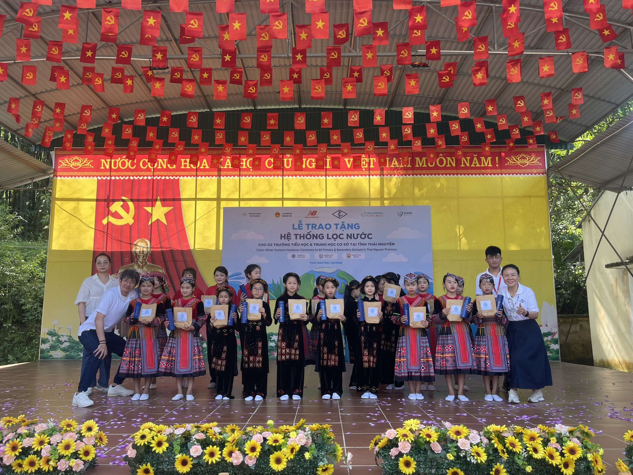 TRAO TẶNG VÀ KHÁNH THÀNH HỆ THỐNG LỌC NƯỚC SẠCH TẠI TRƯỜNG TIỂU HỌC HUYỀN TỤNG