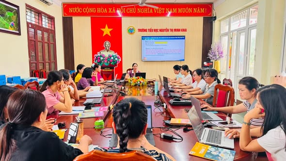 TRƯỜNG TIỂU HỌC NGUYỄN THỊ MINH KHAI TỔ CHỨC TẬP HUẤN CHUYÊN MÔN CHO GIÁO VIÊN
