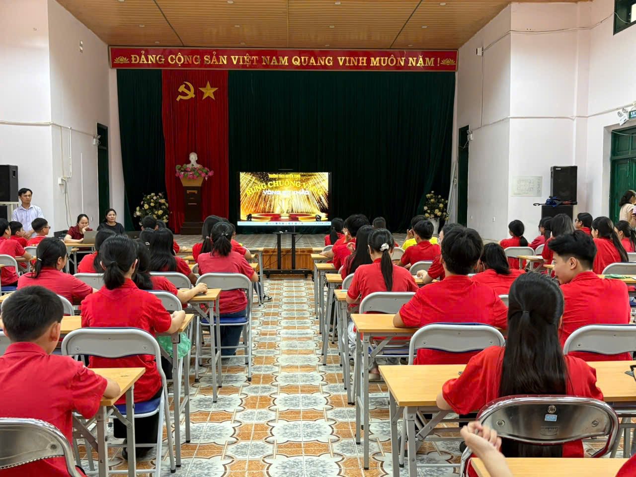 Anh-tin-bai