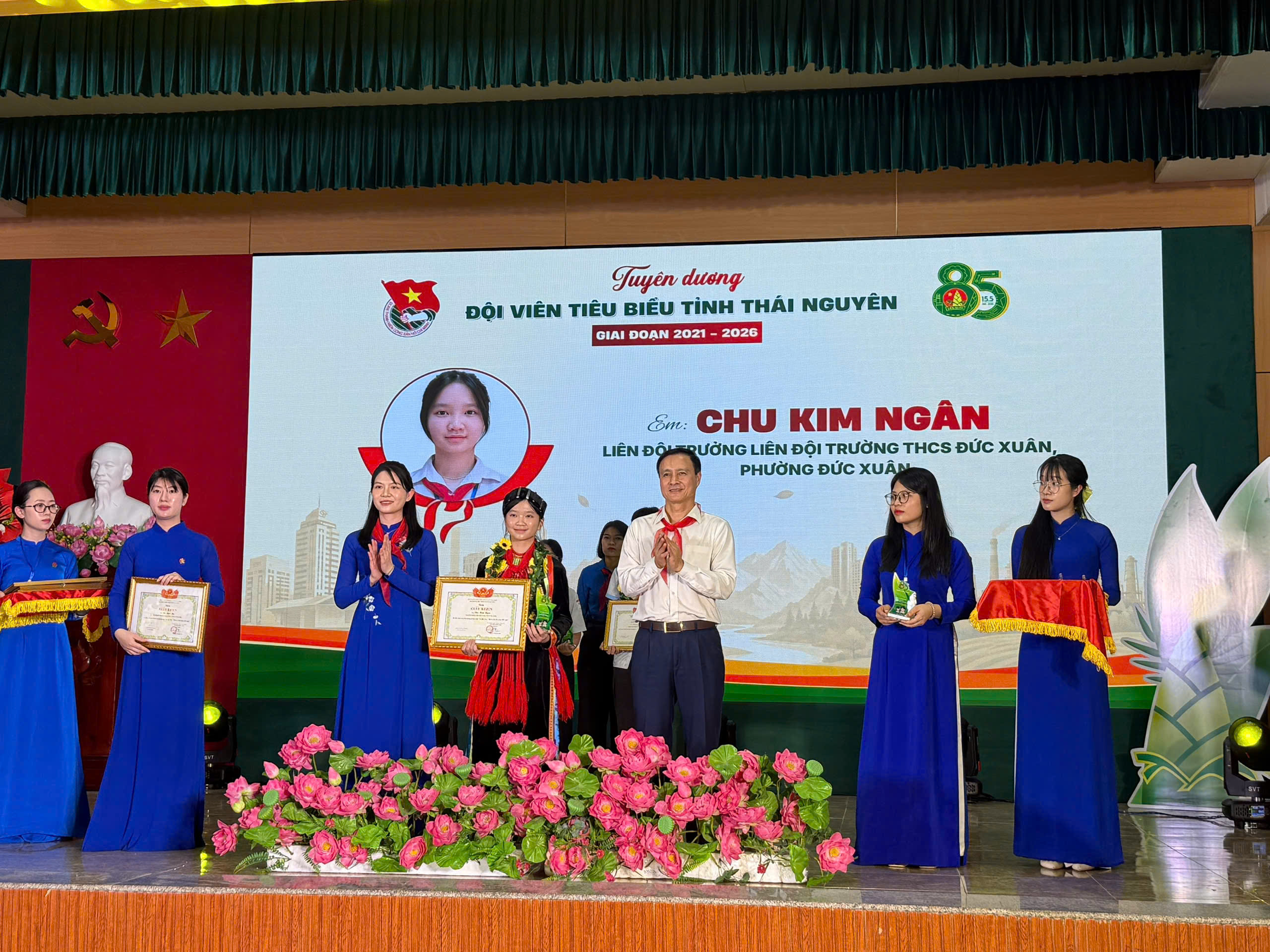 Anh-tin-bai