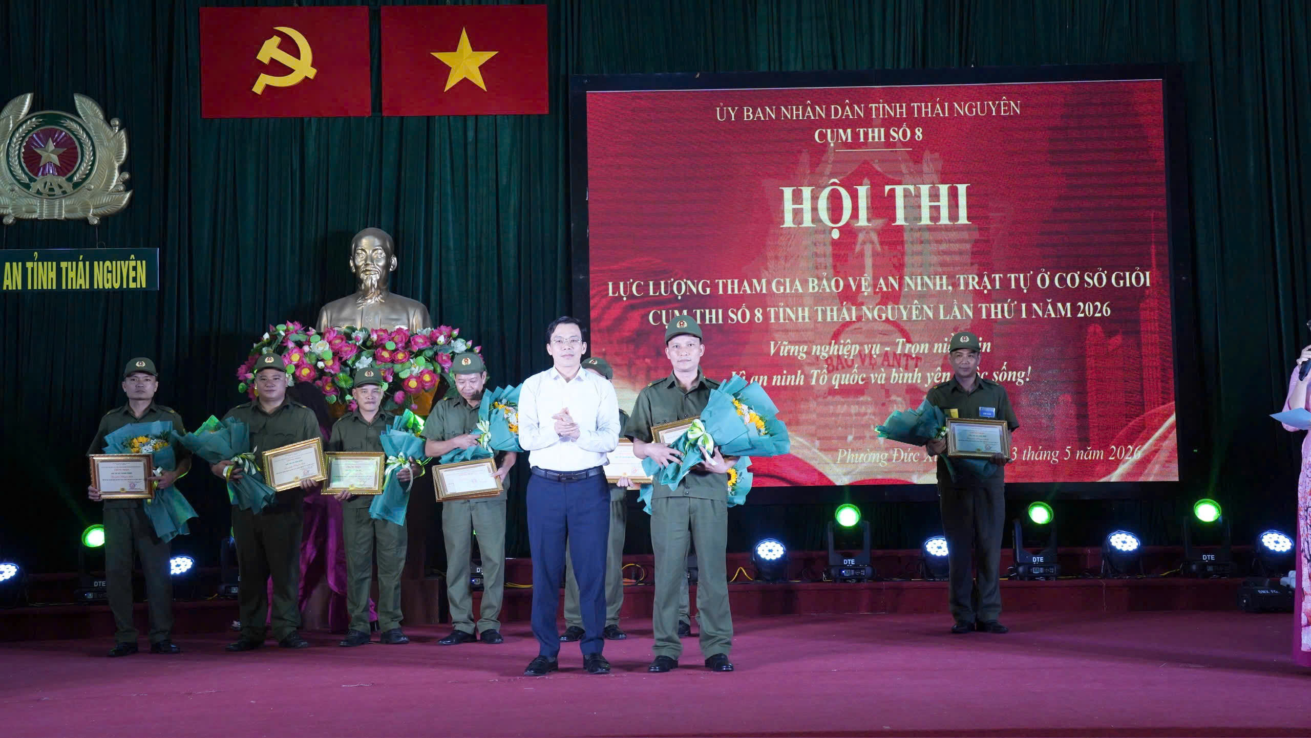 Anh-tin-bai