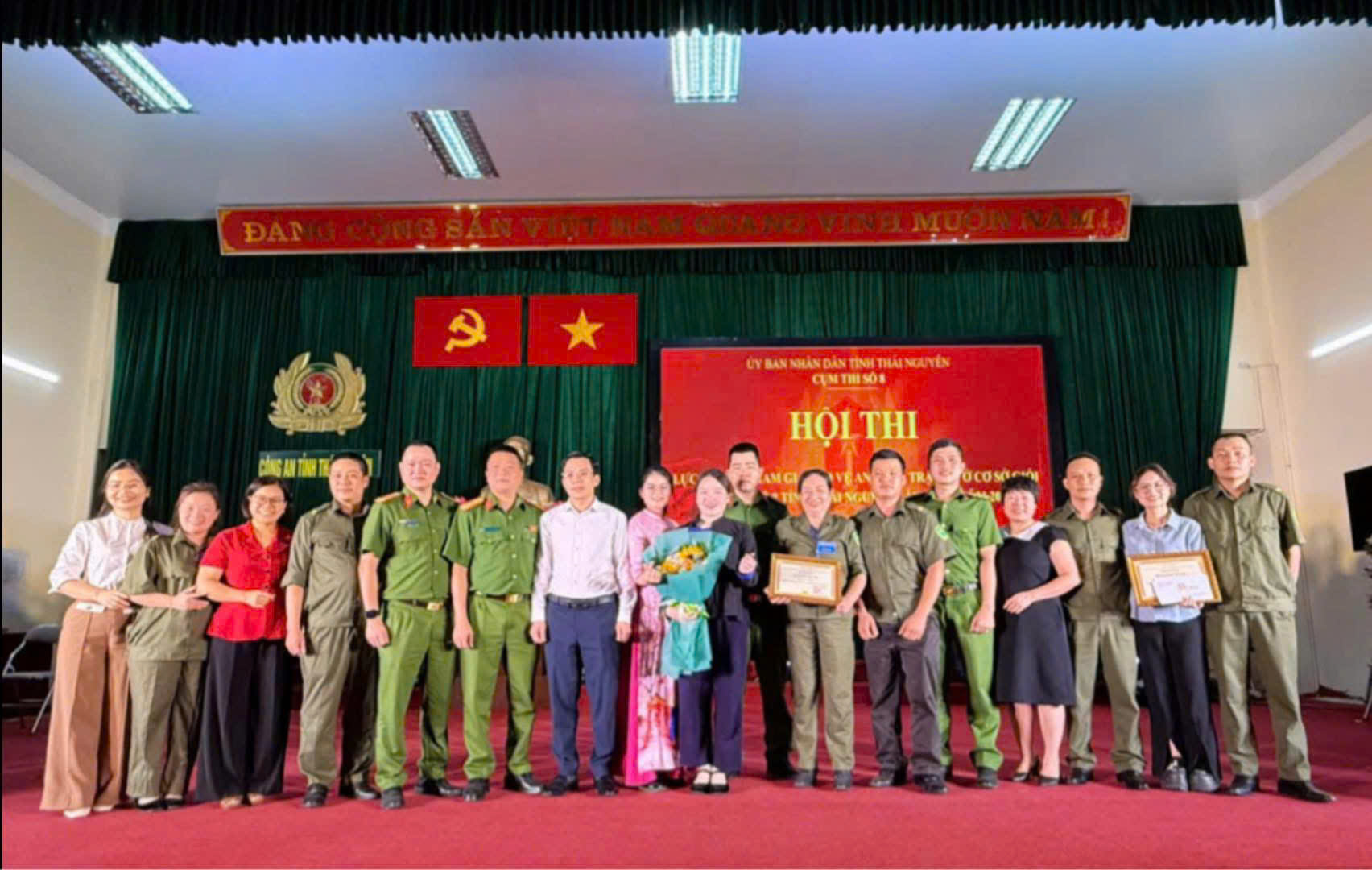 Anh-tin-bai