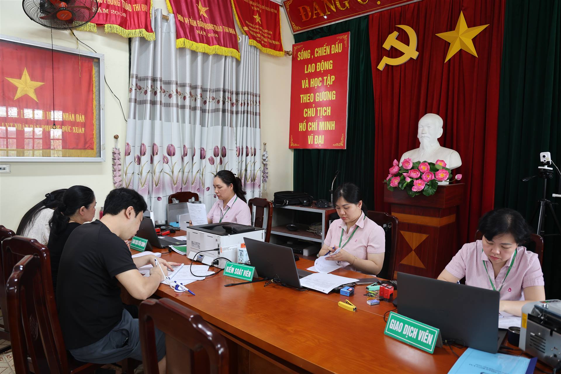 Anh-tin-bai