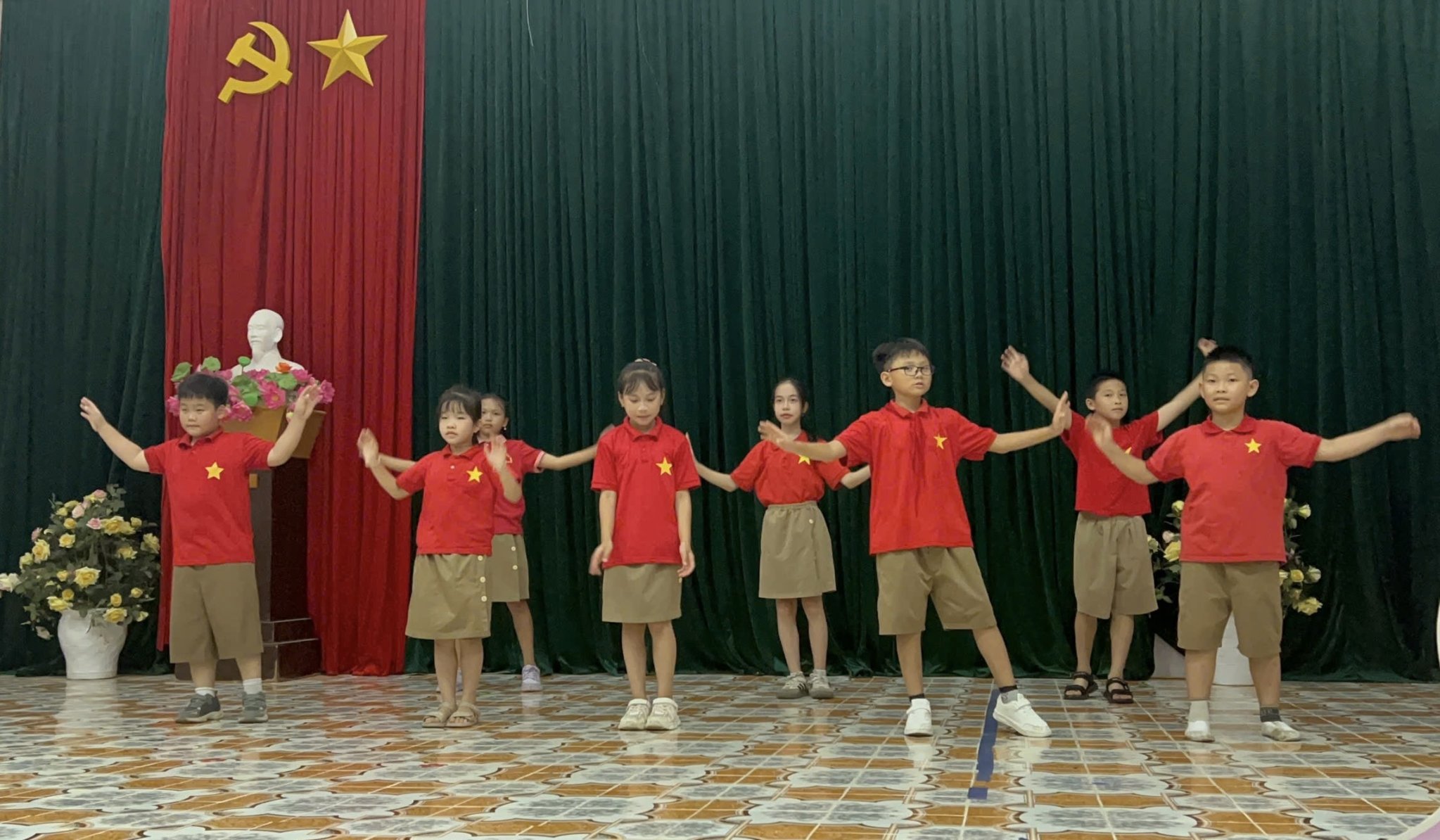 Anh-tin-bai