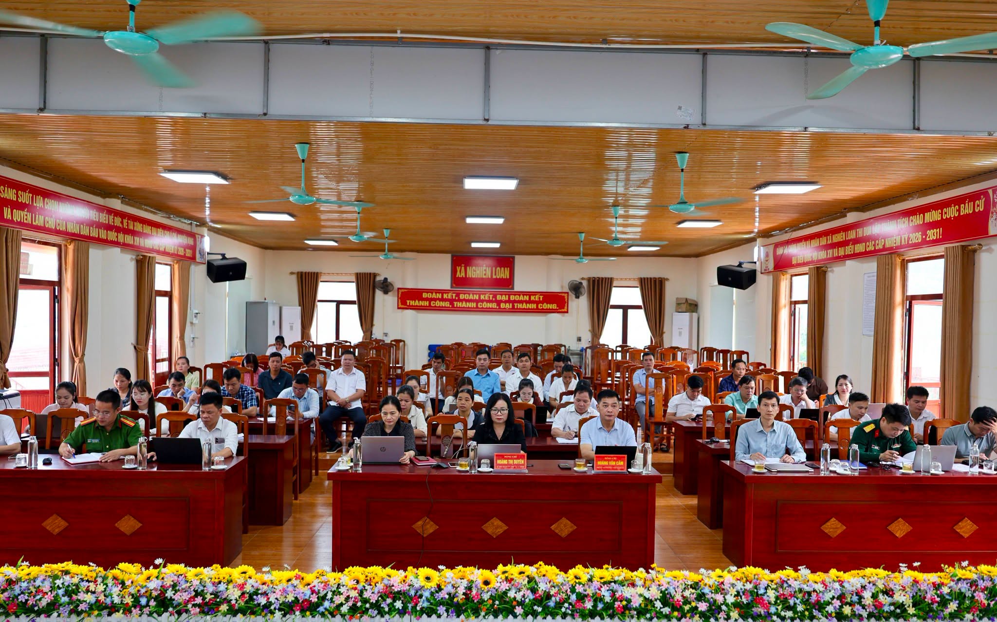 XÃ NGHIÊN LOAN THAM DỰ HỘI NGHỊ TRỰC TUYẾN QUÁN TRIỆT, TRIỂN KHAI THỰC HIỆN NGHỊ QUYẾT HỘI NGHỊ TRUNG ƯƠNG 4 KHÓA XIV