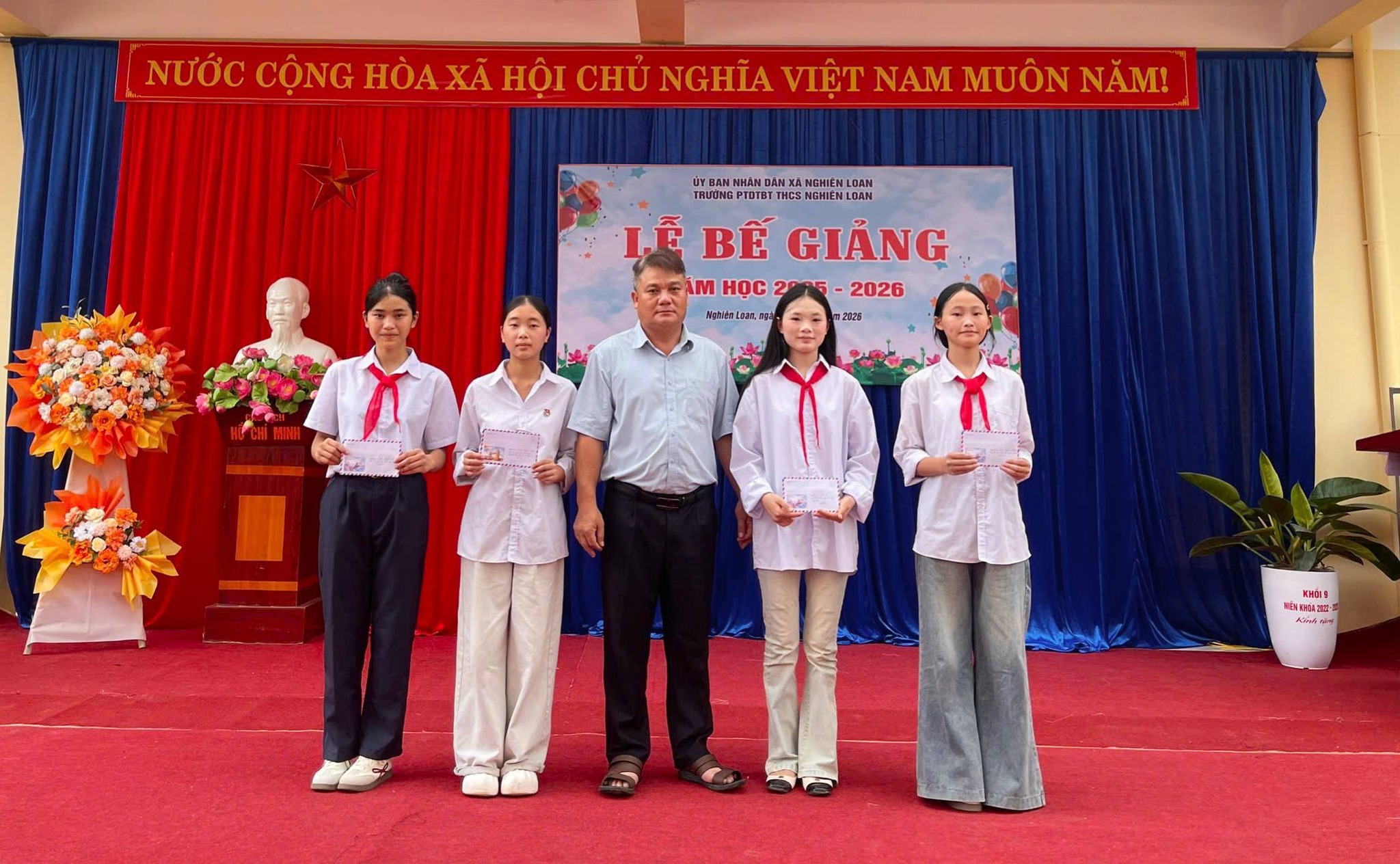 Anh-tin-bai