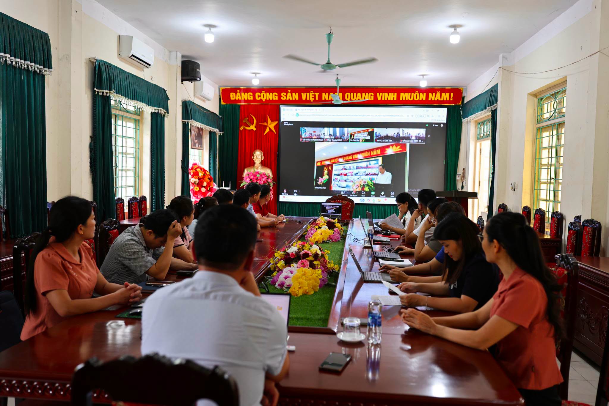 Anh-tin-bai