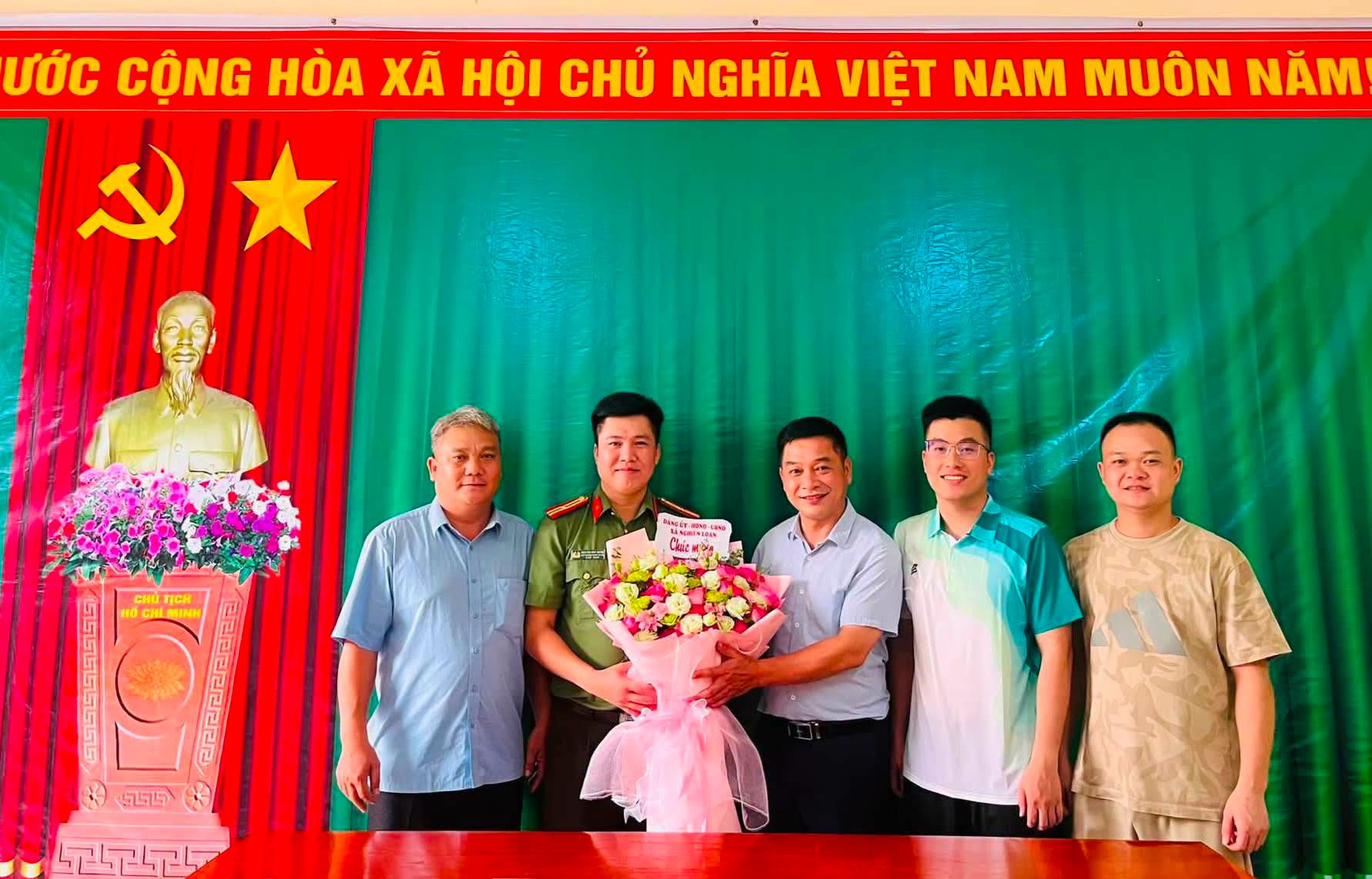 Anh-tin-bai