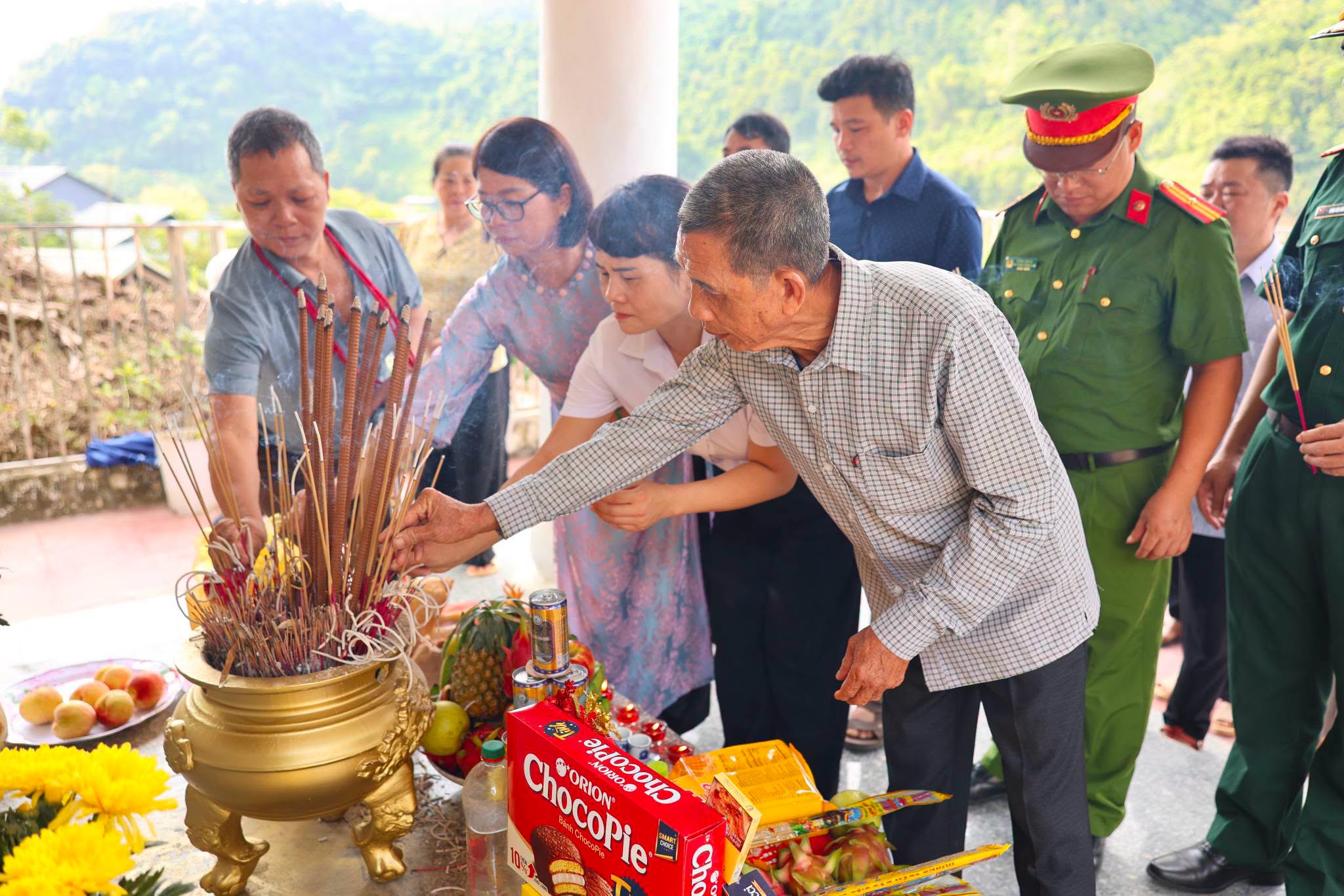 Anh-tin-bai