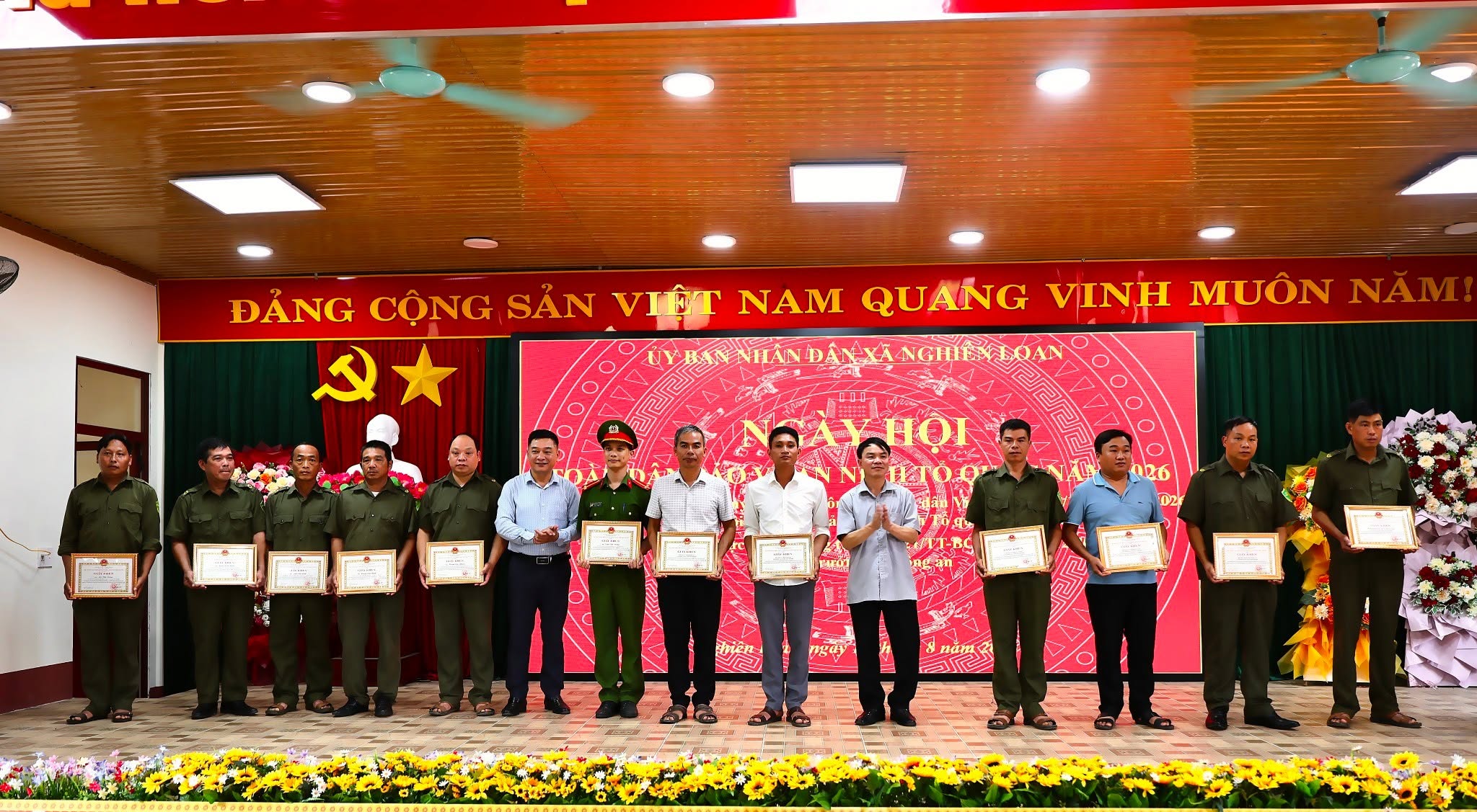 Anh-tin-bai