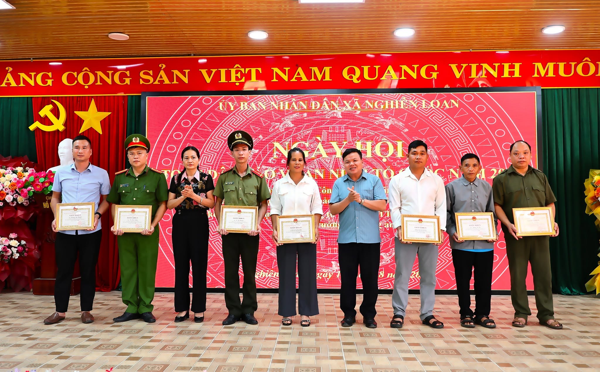 Anh-tin-bai