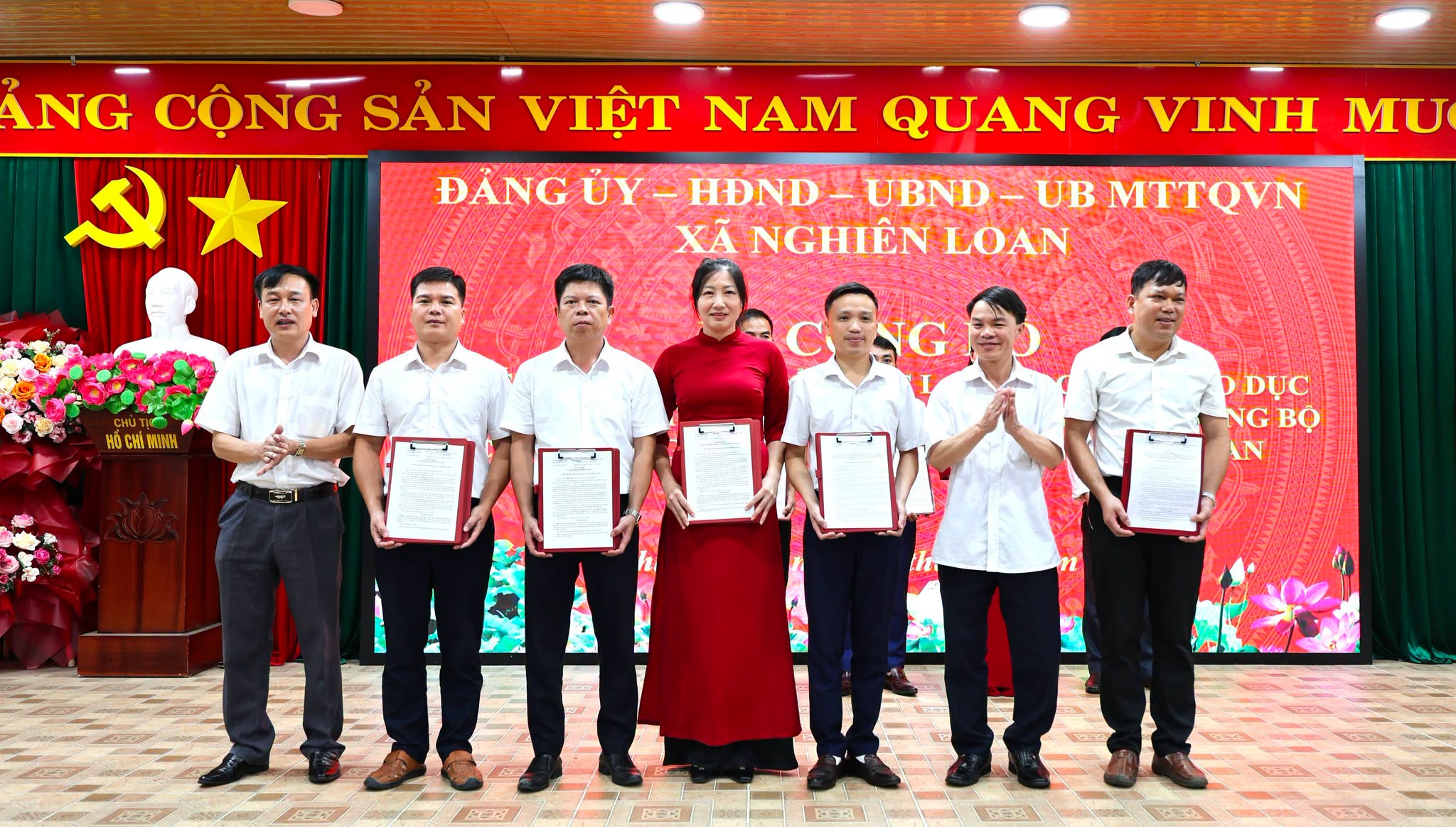 Anh-tin-bai