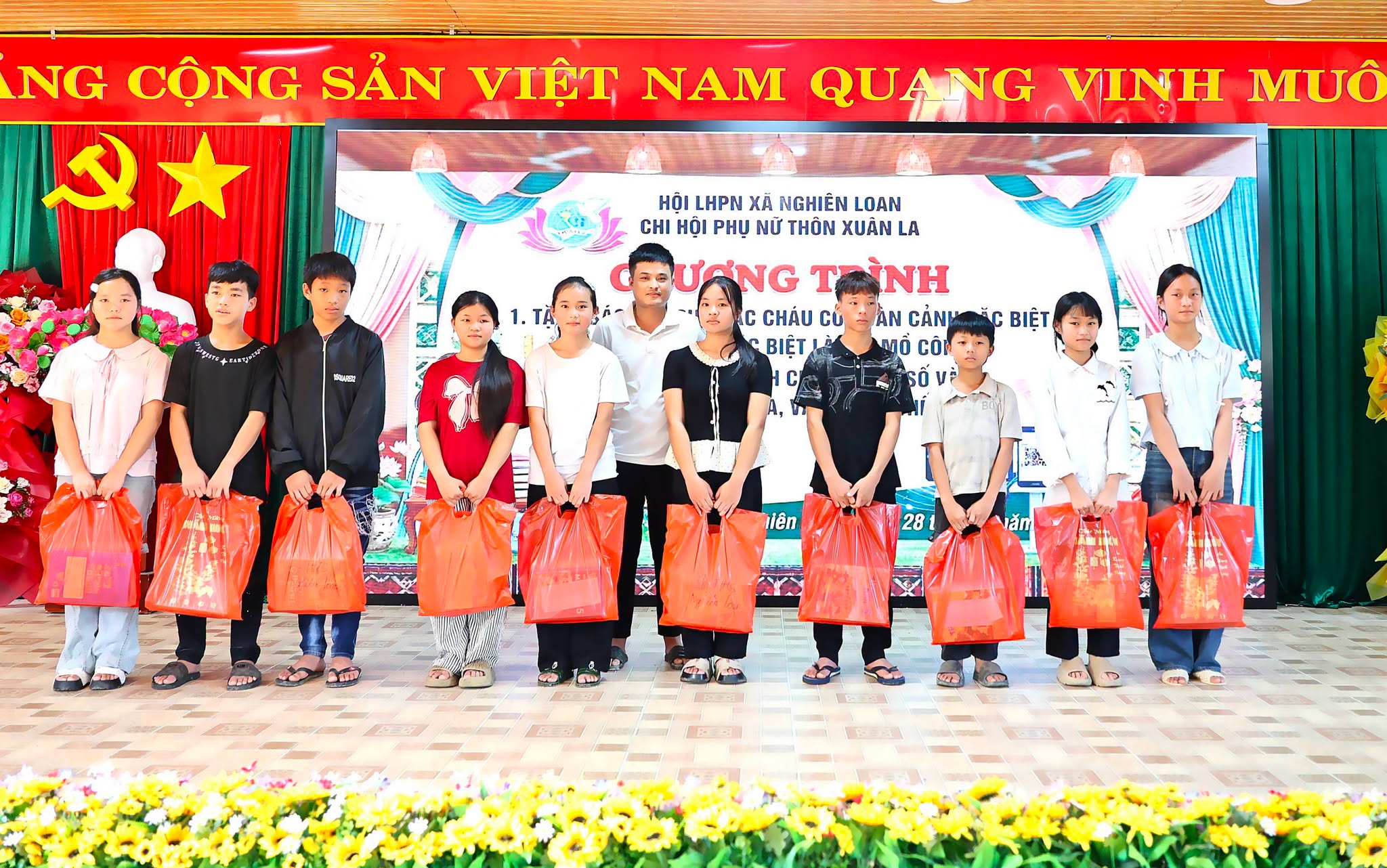 Anh-tin-bai