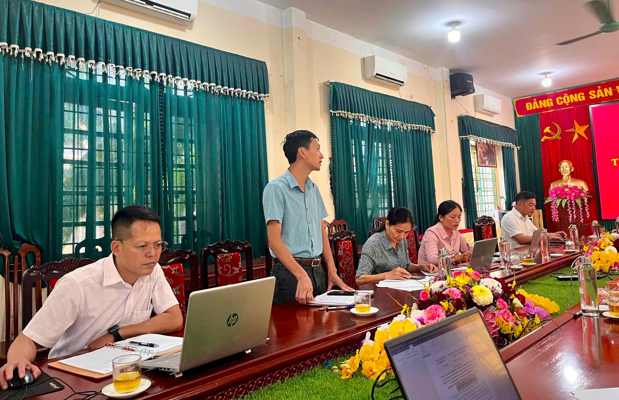Anh-tin-bai