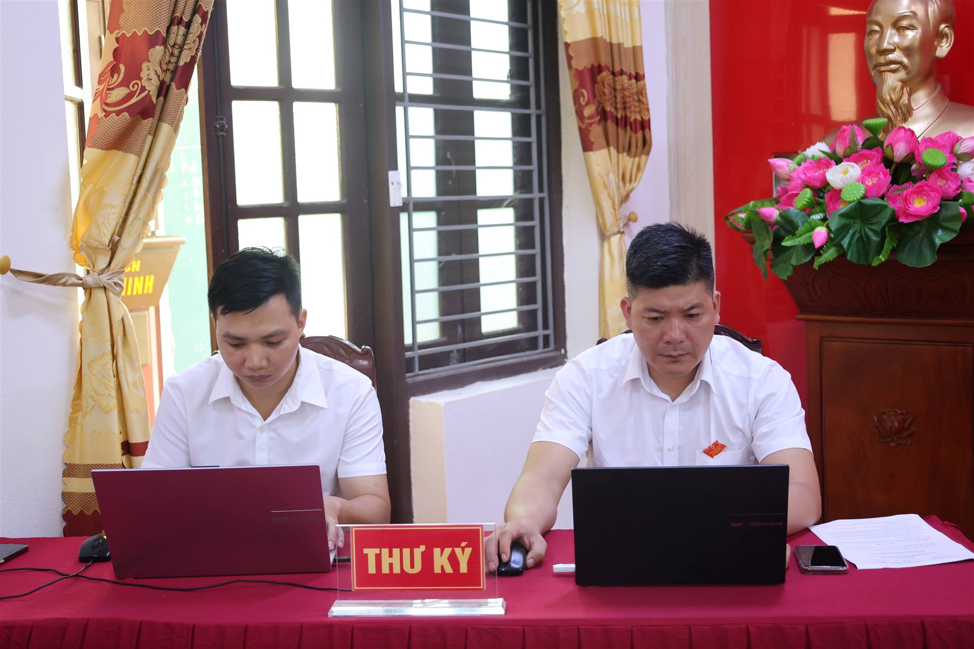 Anh-tin-bai