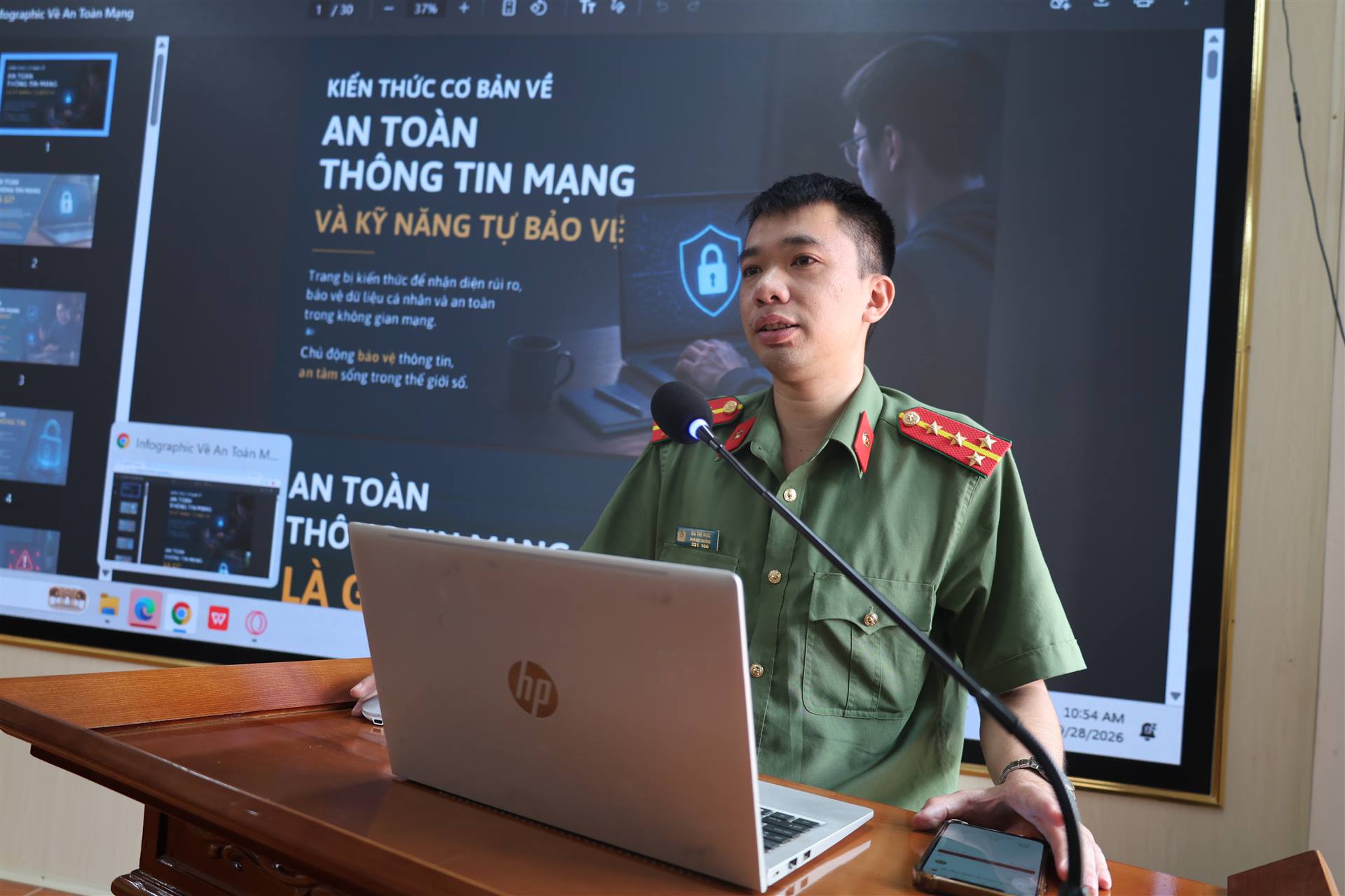 Anh-tin-bai