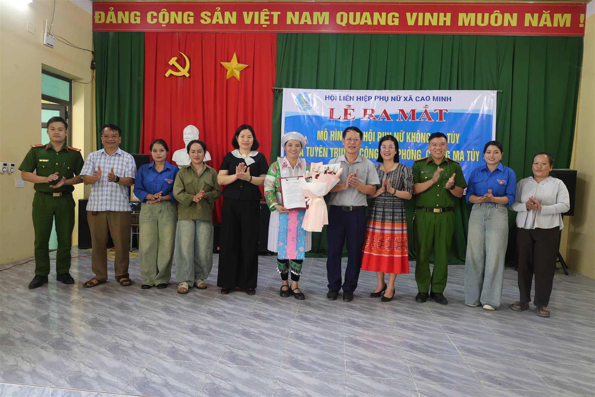 Anh-tin-bai