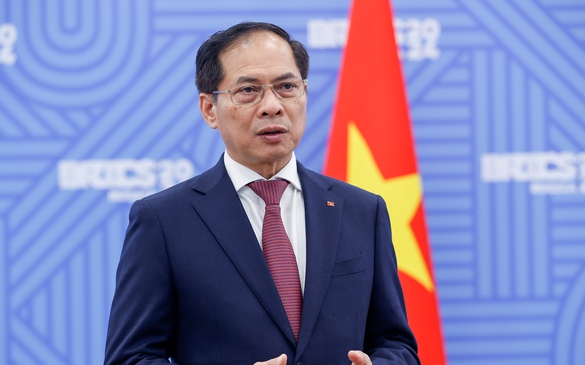 Phó Thủ tướng Bùi Thanh Sơn tham dự Lễ ký Hiến chương Hội đồng Hòa bình về chấm dứt xung đột tại Dải Gaza