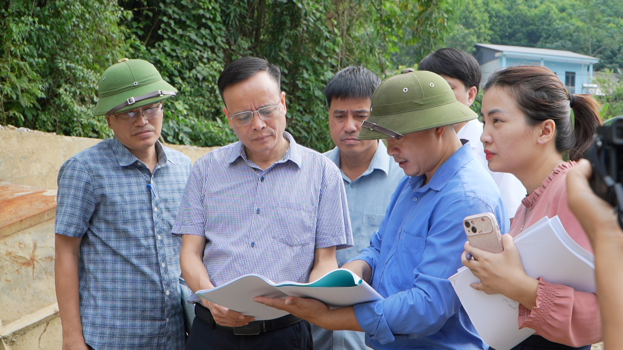  Đoàn giám sát HĐND tỉnh giám sát công tác quản lý đầu tư công, ngân sách nhà nước tại xã Nam Cường.