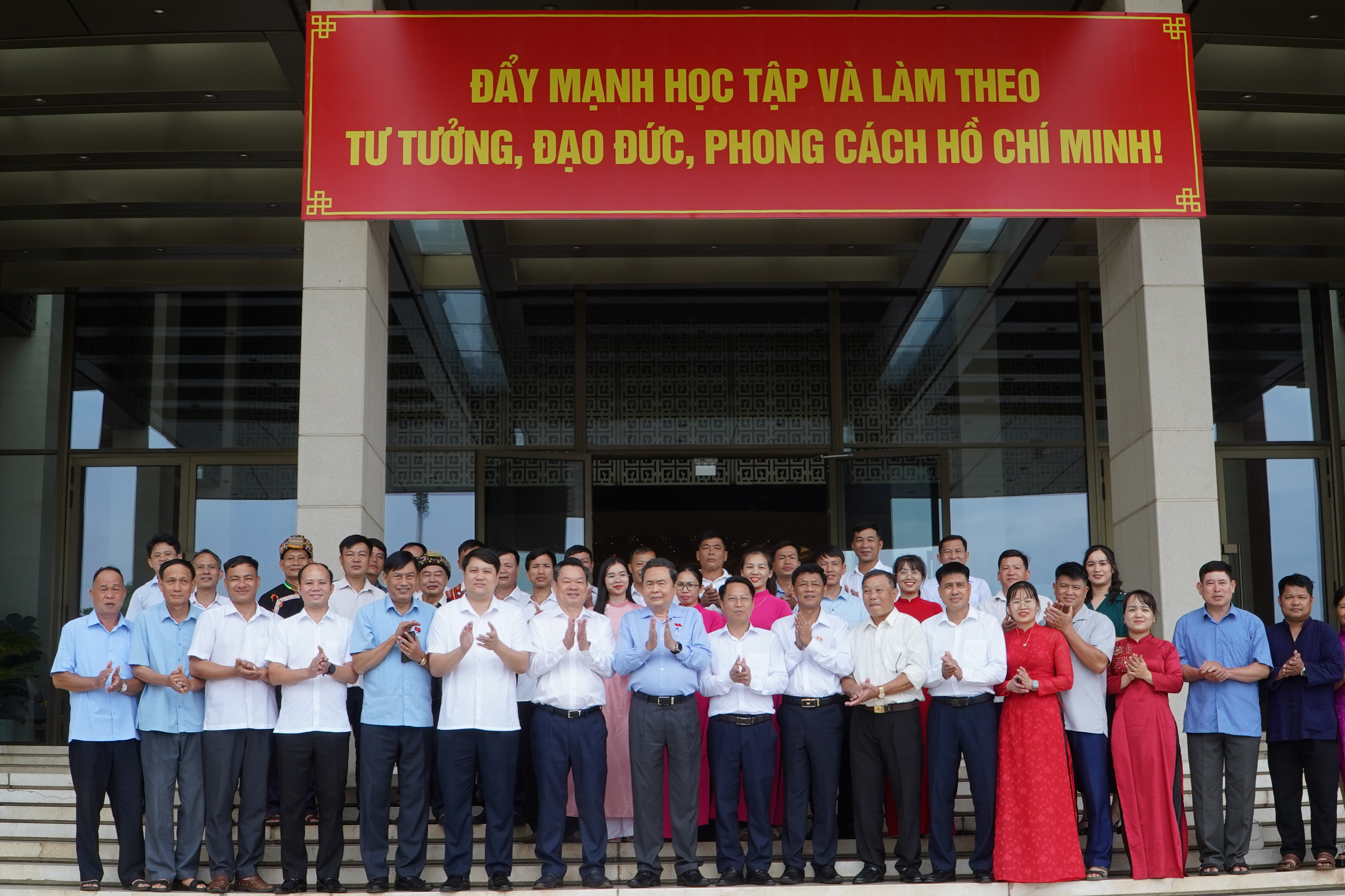 Đoàn đại biểu xã Nam Cường tỉnh Thái Nguyên đã đến đặt vòng hoa, vào Lăng viếng Chủ tịch Hồ Chí Minh. Nhân kỷ niệm 136 năm Ngày sinh Chủ tịch Hồ Chí Minh (19/5/1890 -19/5/2026).