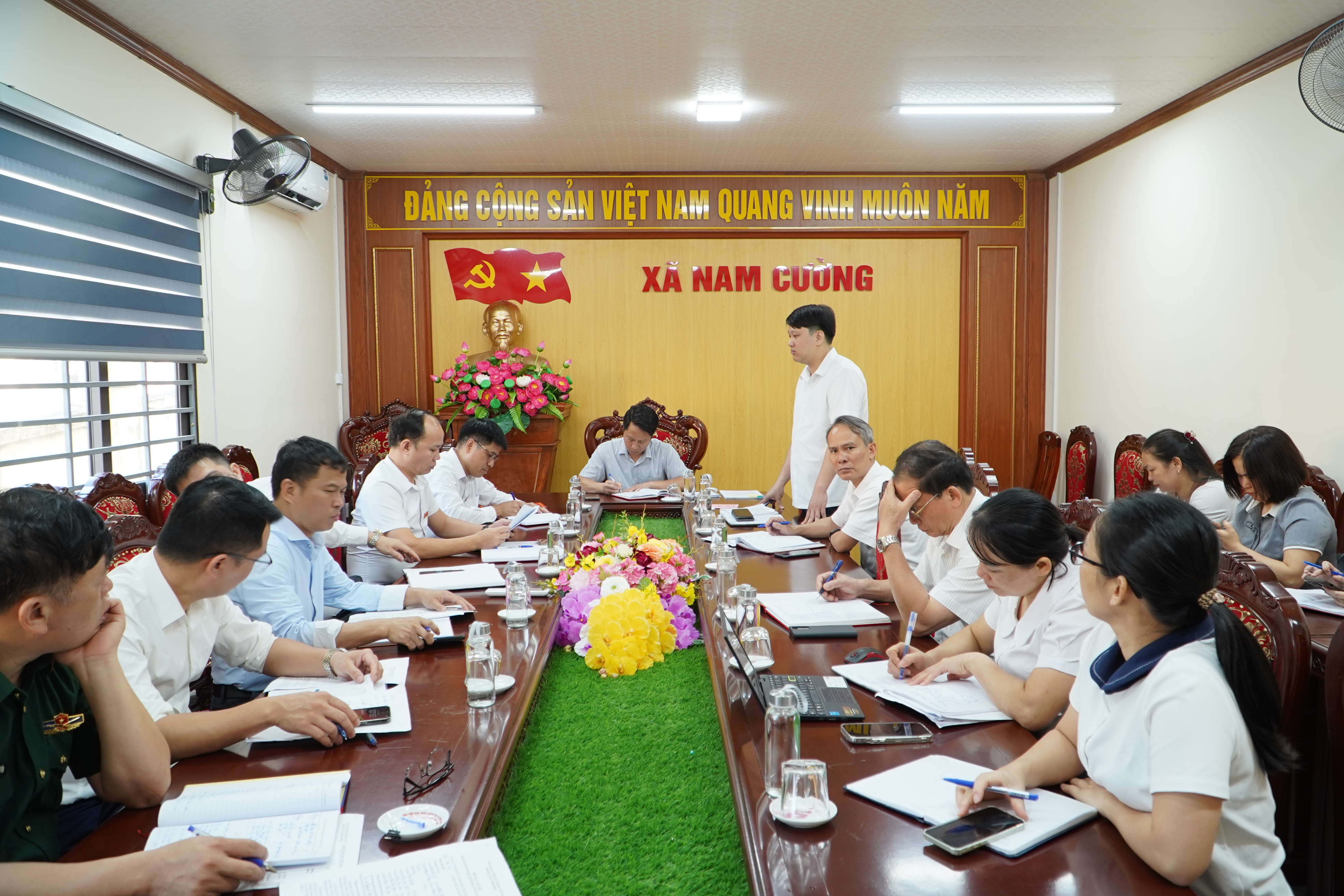 Kết luận của đồng chí Trần Đức Trung Thiên - Chủ tịch UBND xã tại cuộc họp đôn đốc tiến độ giải ngân và tháo gỡ khó khăn vướng mắc liên quan đến nguồn vốn Chương trình mục tiêu Quốc gia ngày 30/5/2026