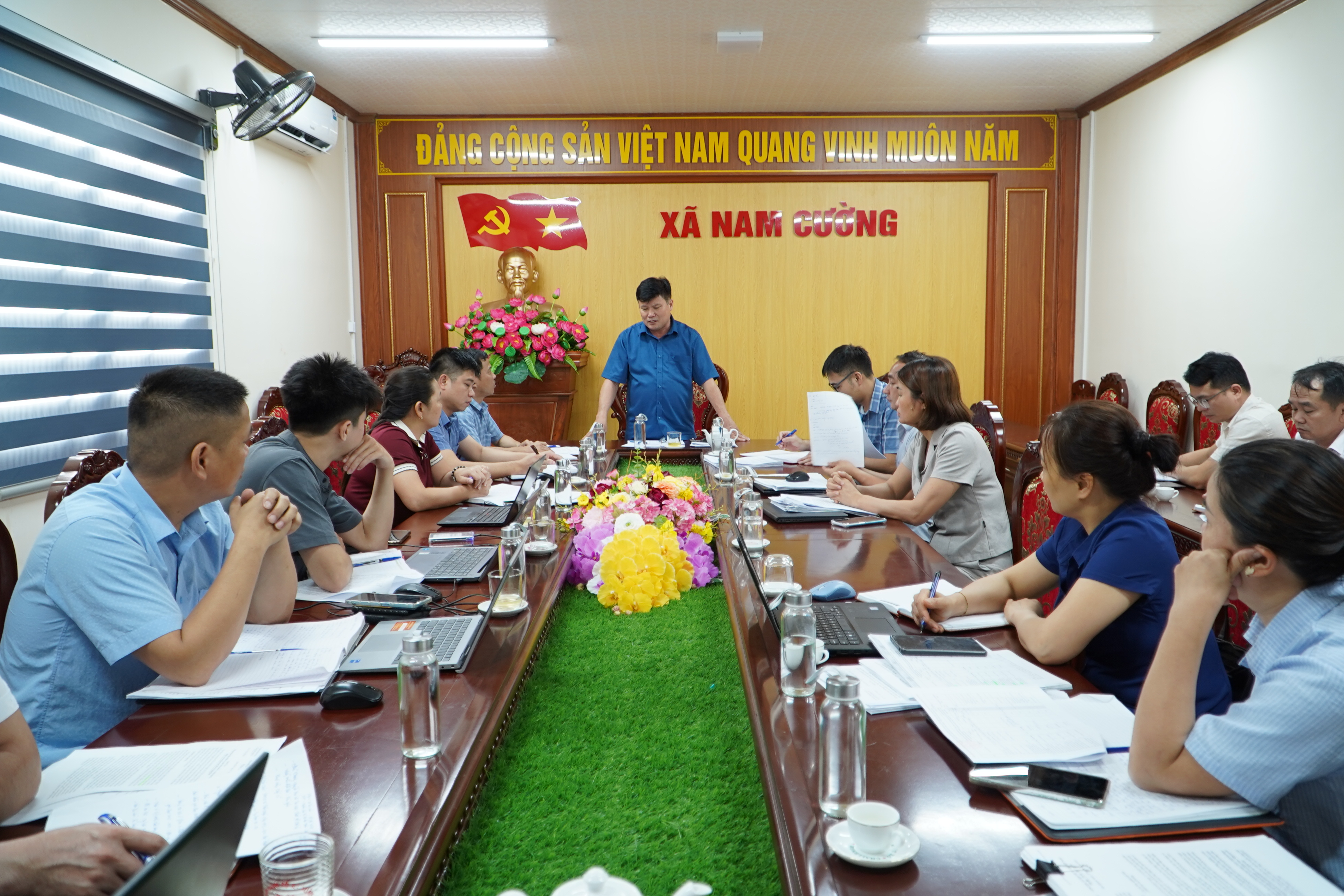 Đoàn công tác của Sở Dân tộc và Tôn giáo tỉnh Thái Nguyên, làm việc tại xã Nam Cường