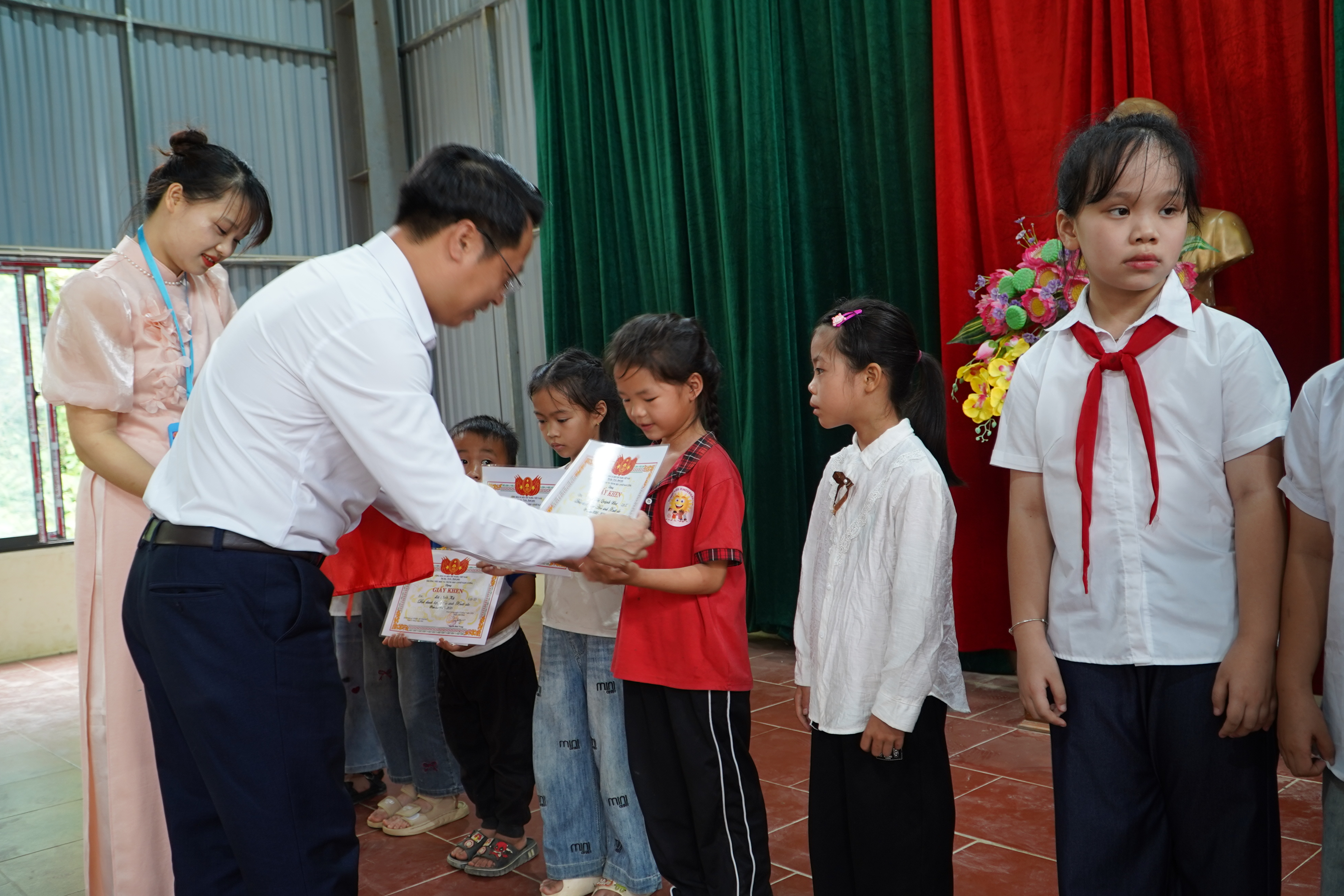 Anh-tin-bai