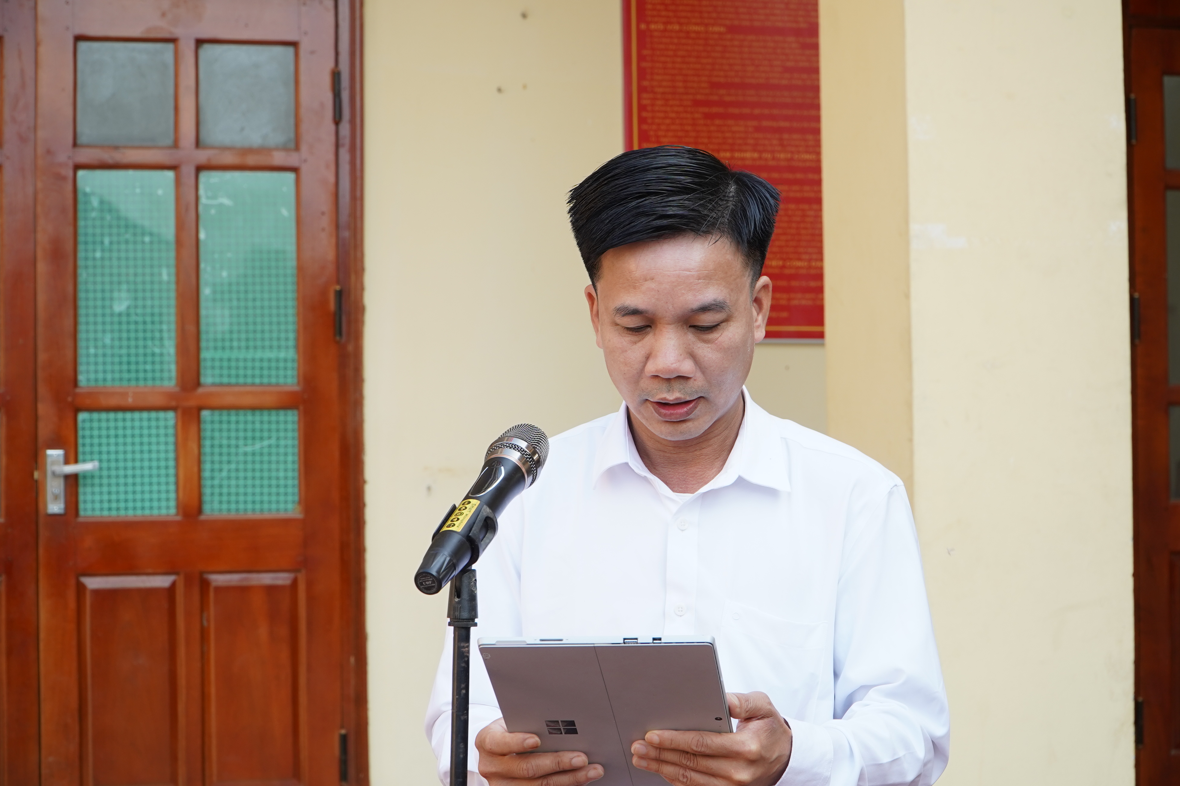 Anh-tin-bai