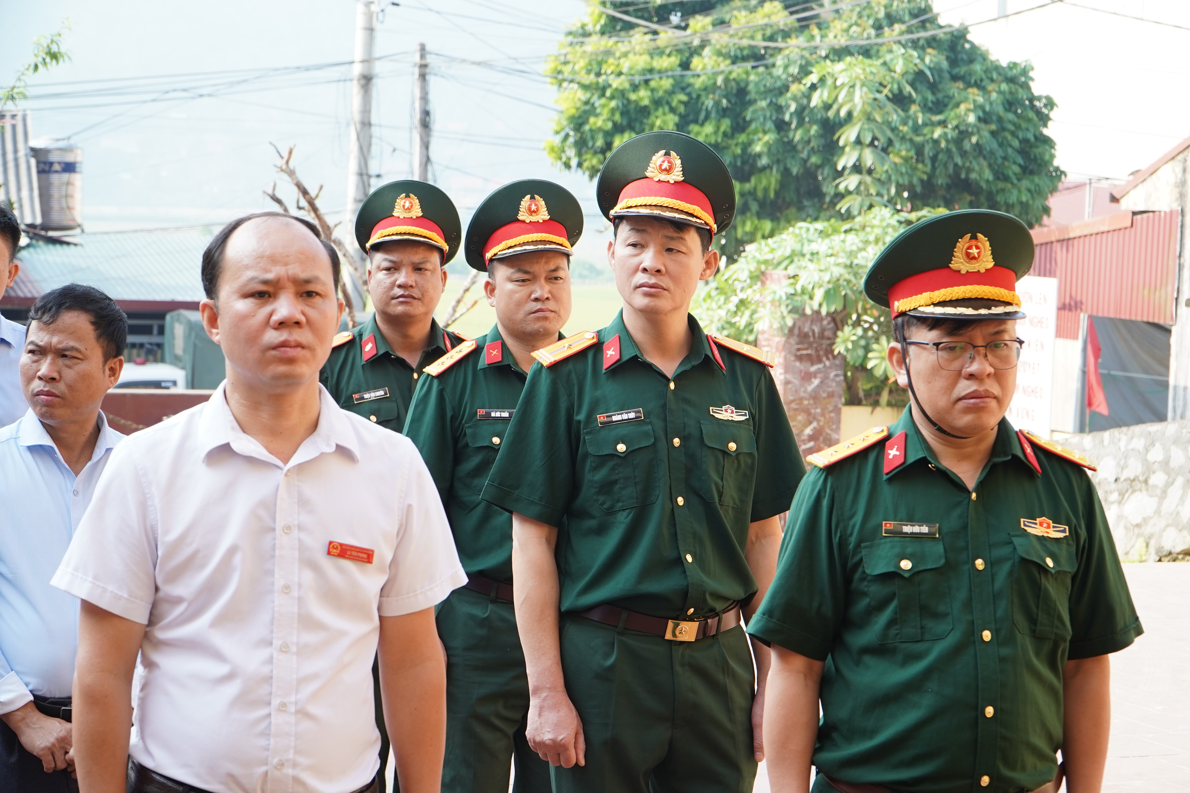 Anh-tin-bai