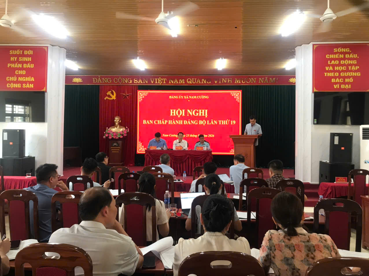 Anh-tin-bai